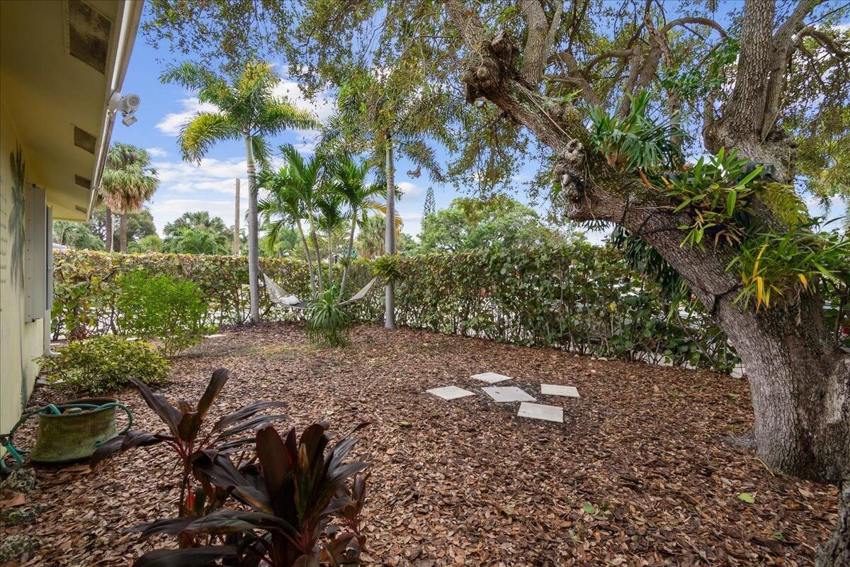 202 N Palmway
