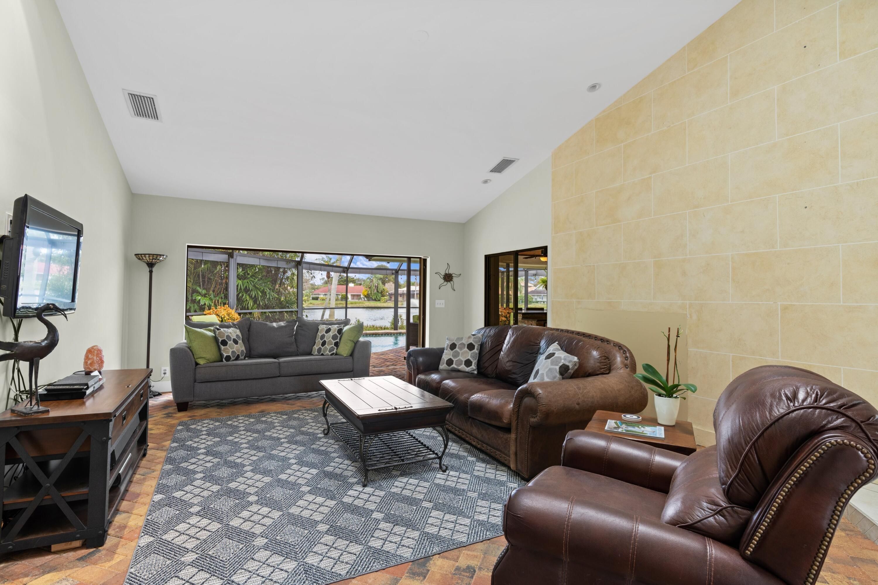 20 Cambria E Road