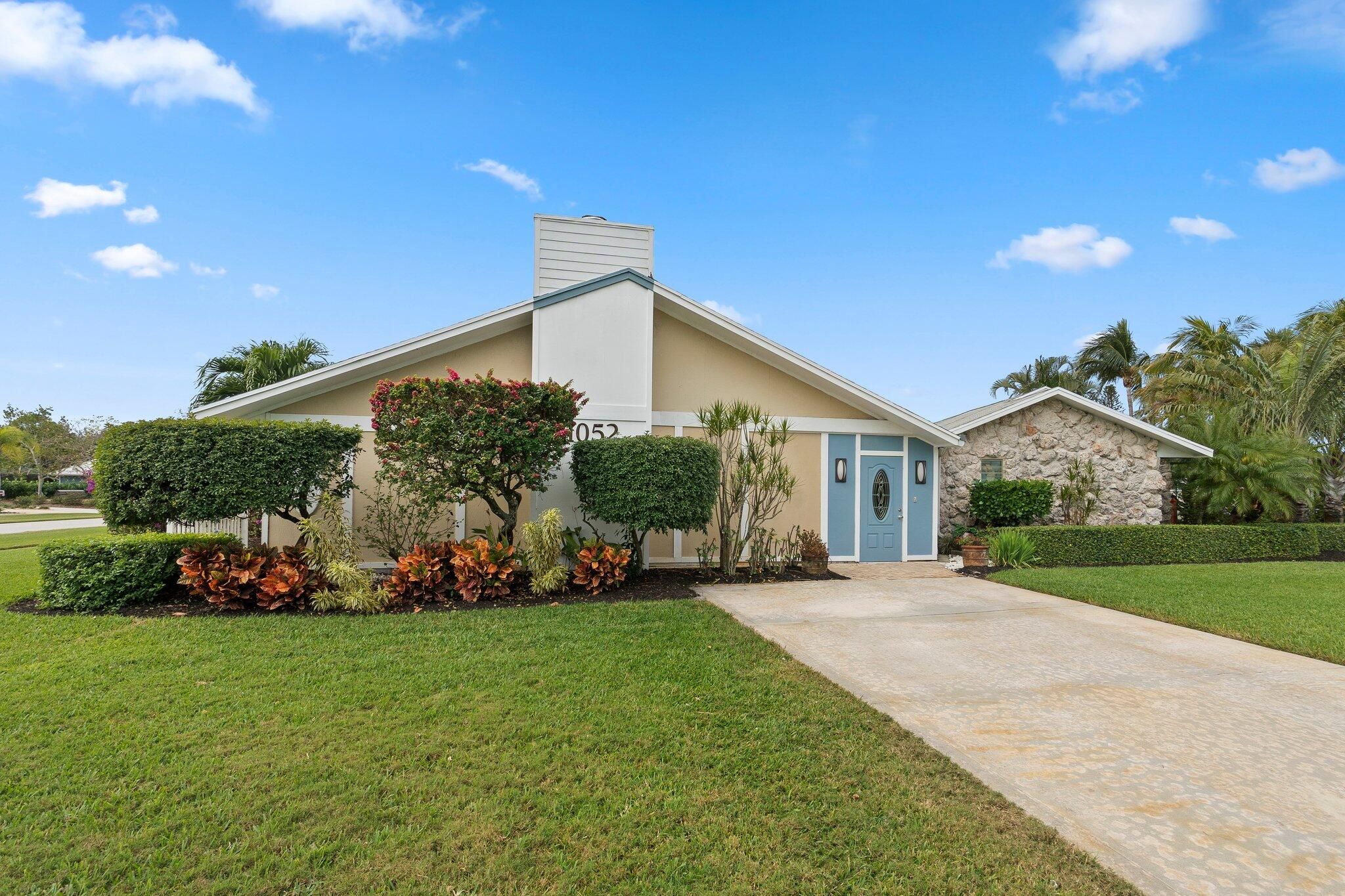 1052 NE Country Way