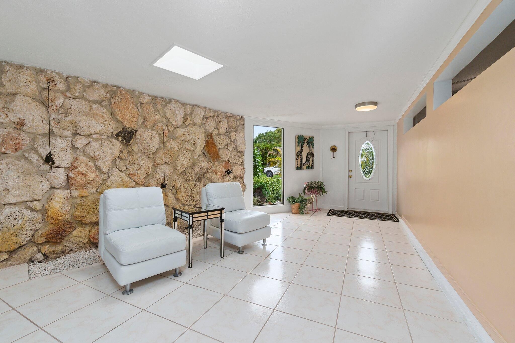 1052 NE Country Way