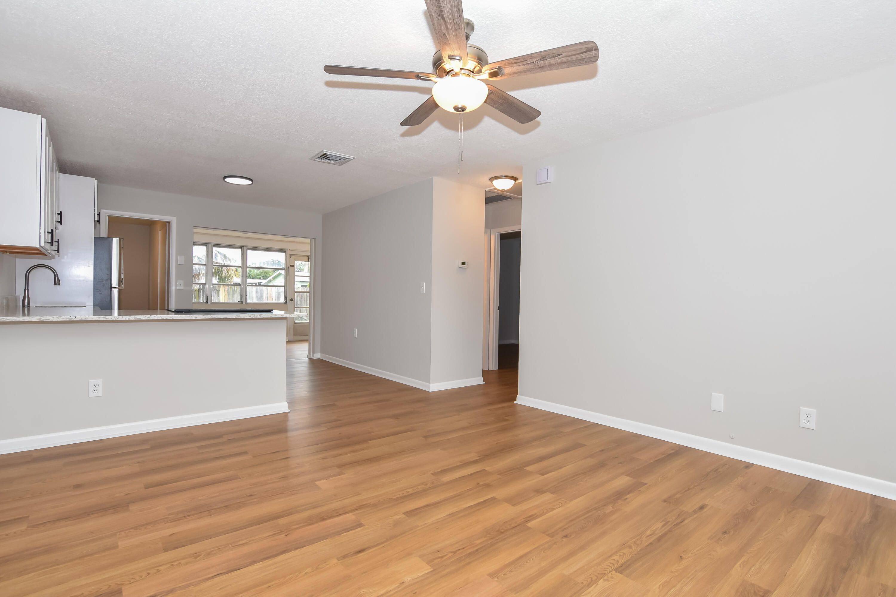 423 SE Parkway Drive