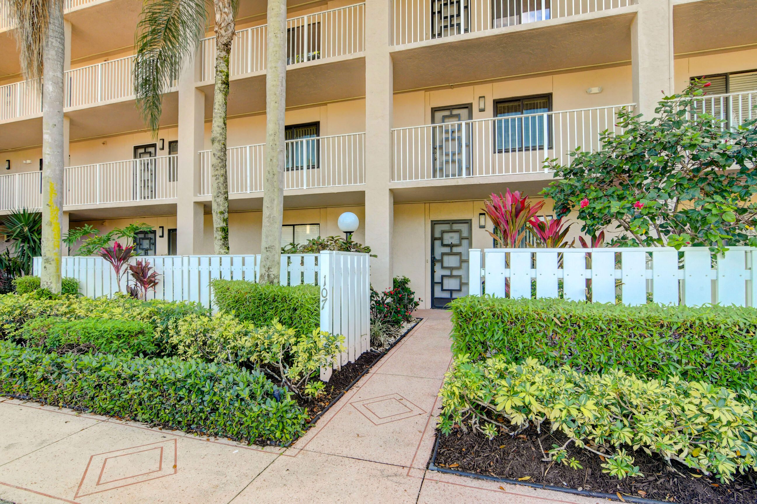 6093 Pointe Regal Circle