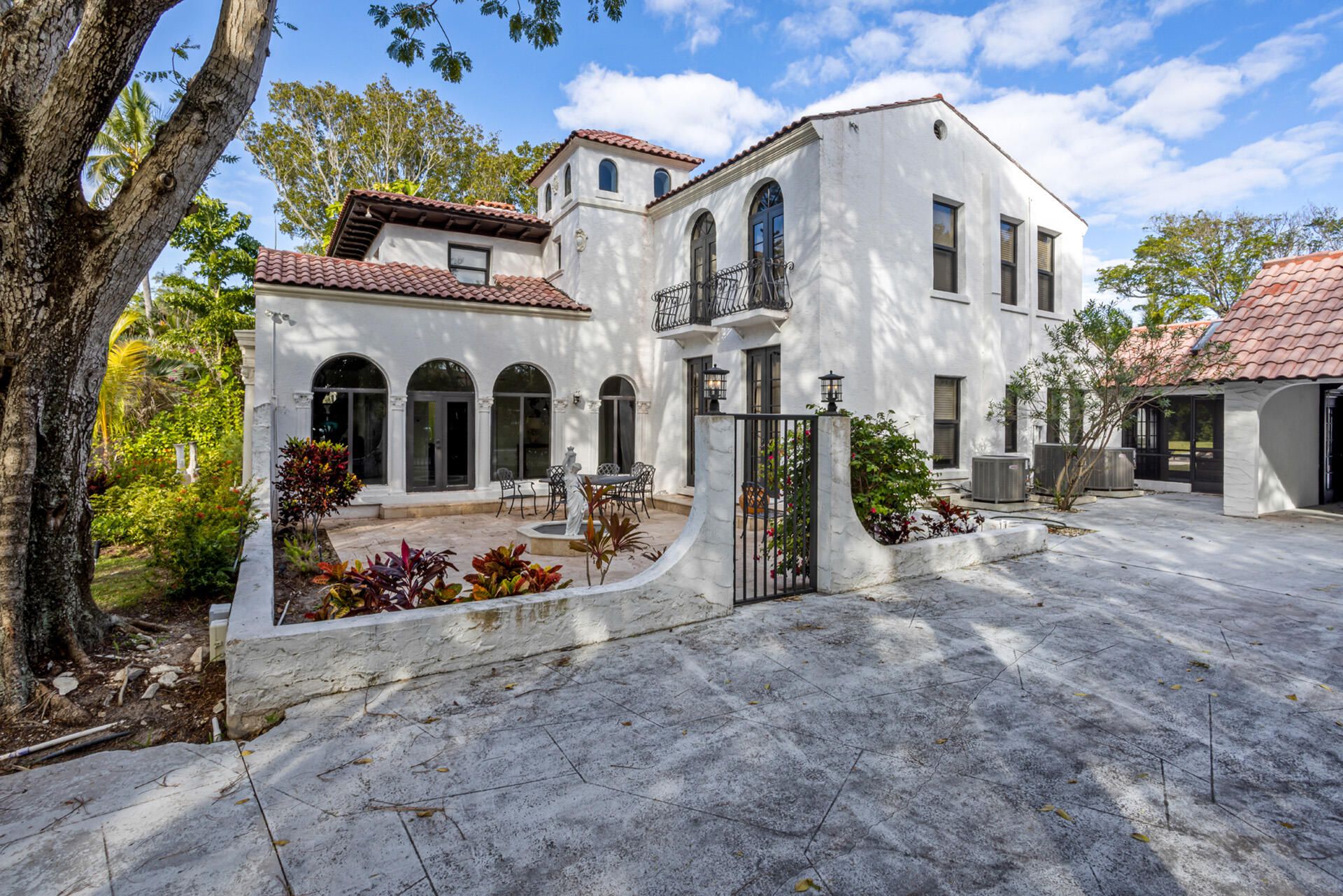 50 Coconut Lane