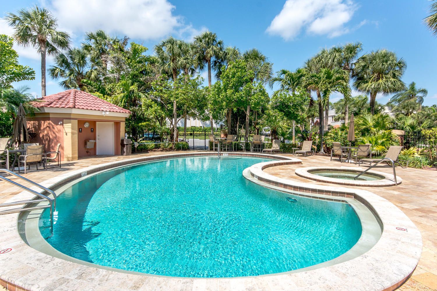 300 Uno Lago Drive