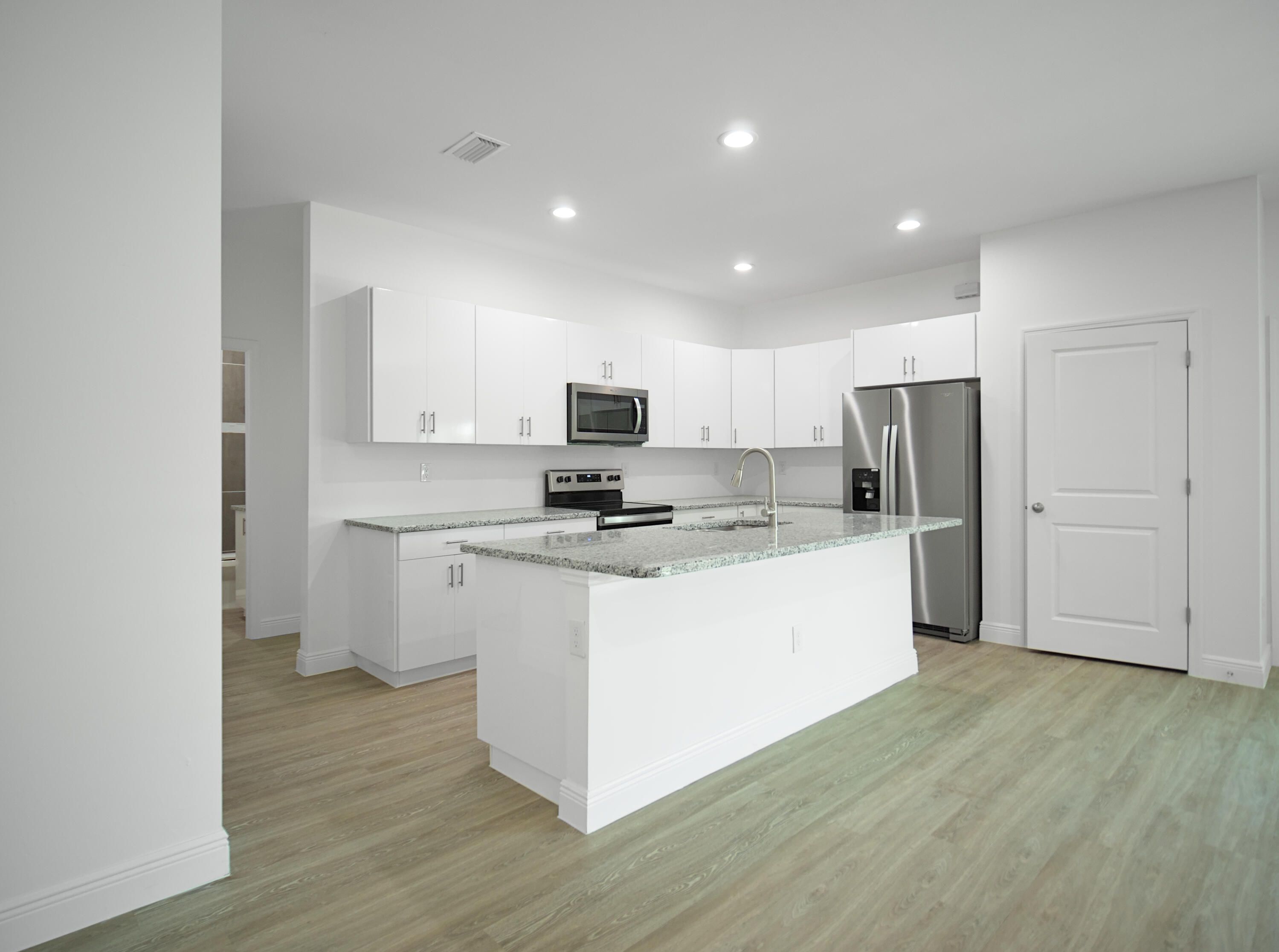 8016 Sunrise Circle