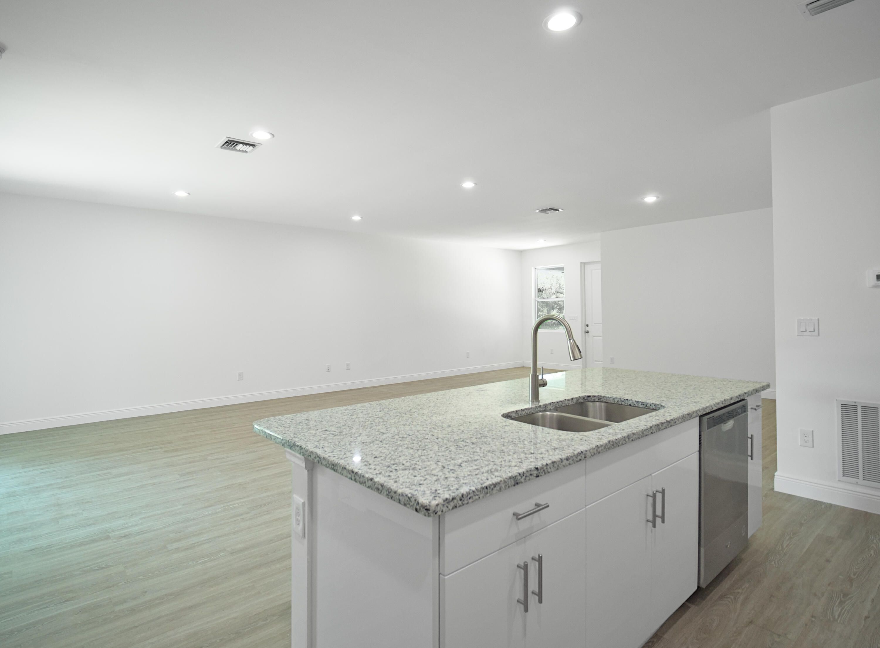 8016 Sunrise Circle