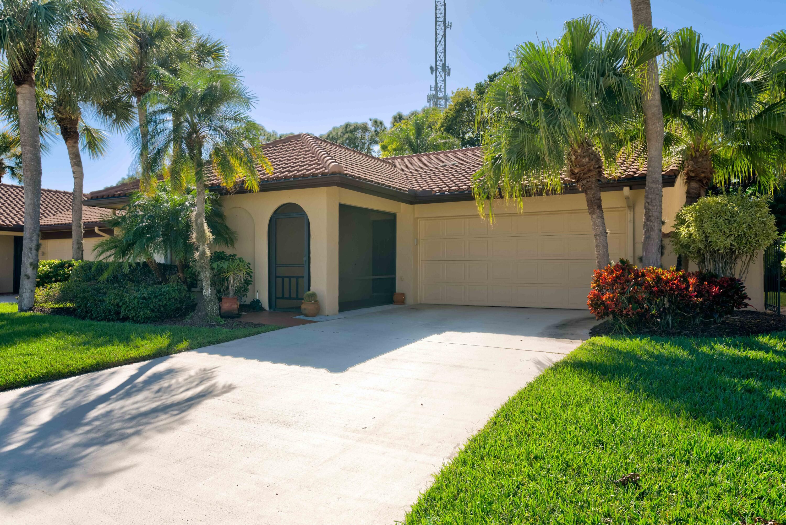 2570 SW Bobalink Court