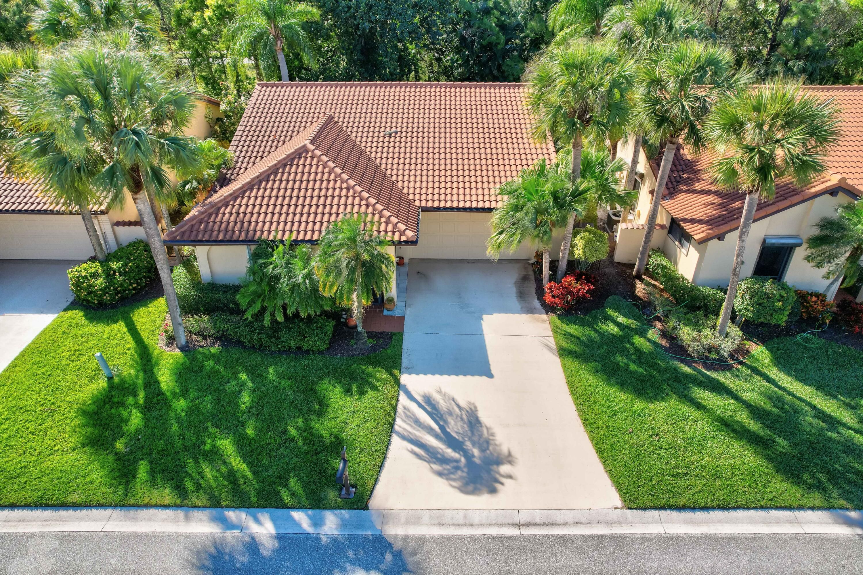2570 SW Bobalink Court