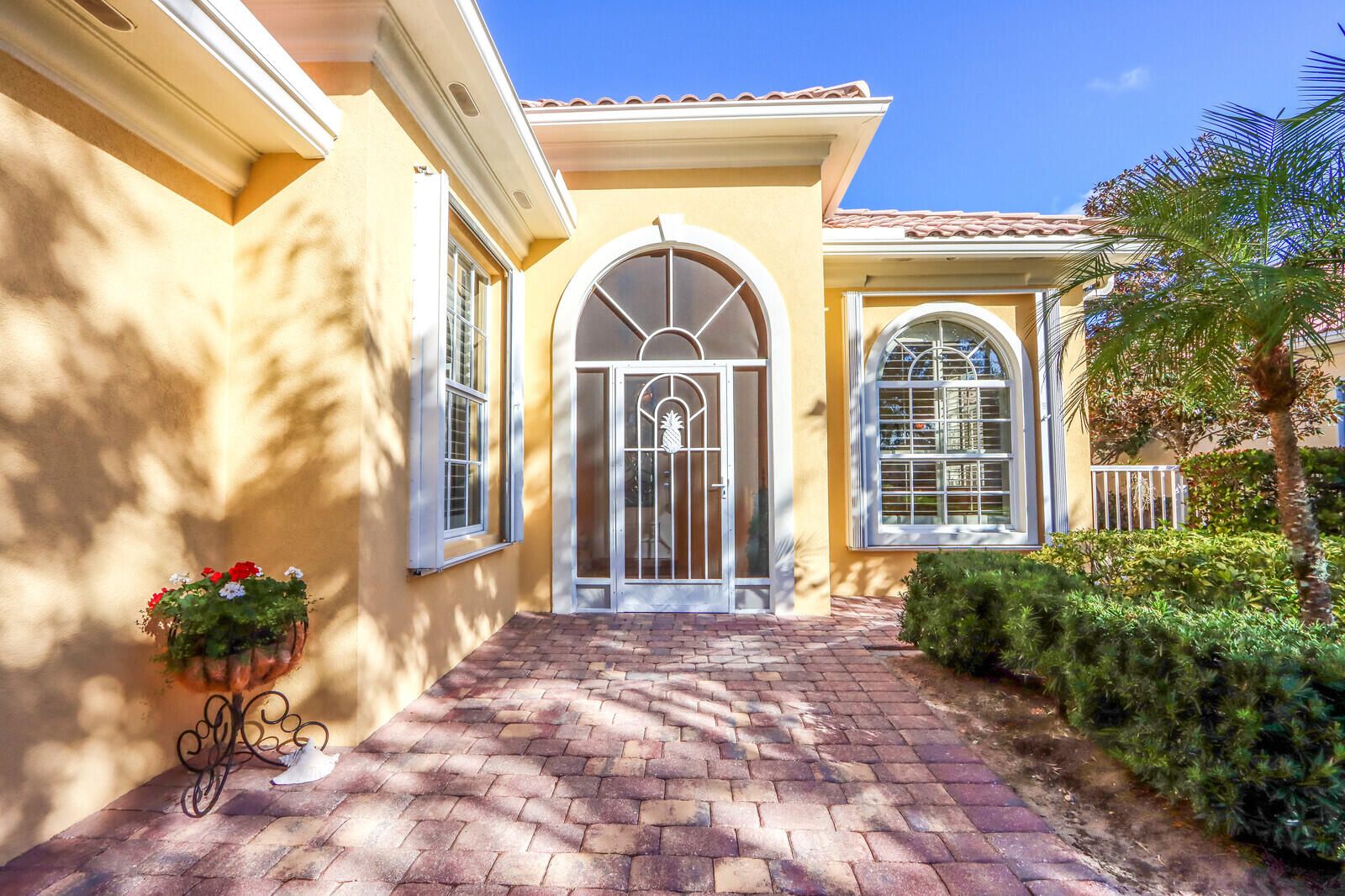 4912 Grassleaf Drive