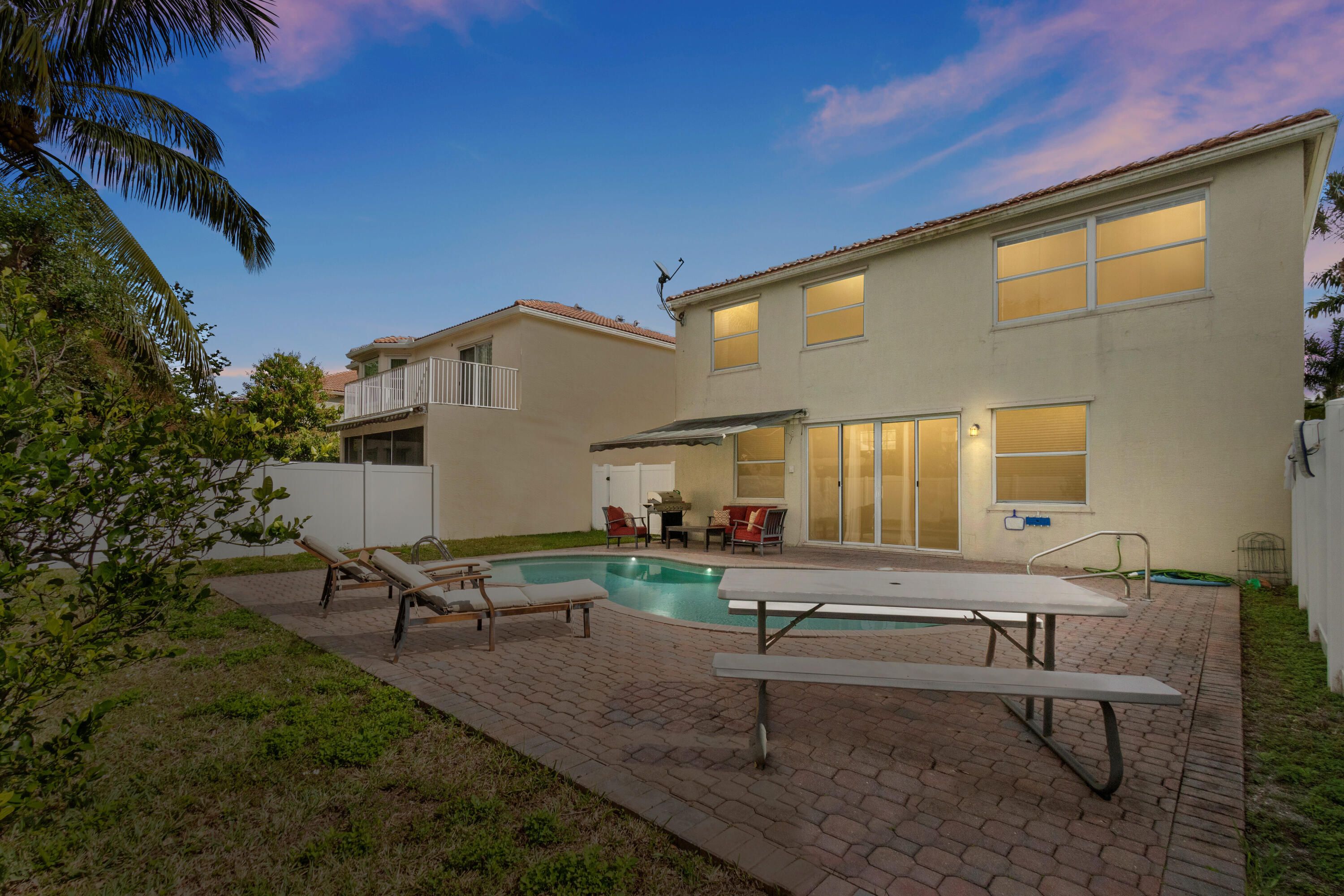 Properties 9112 Dupont Place