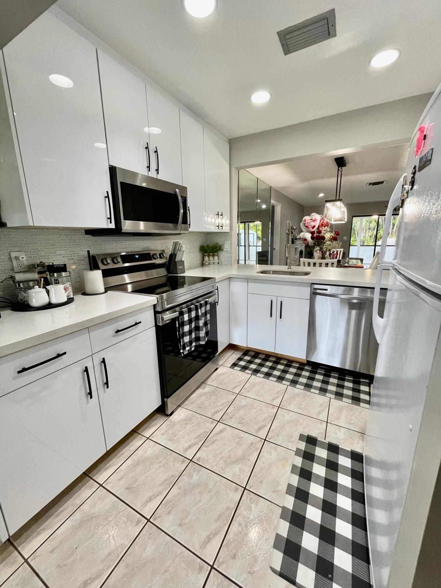 Properties 11896 Suellen Circle