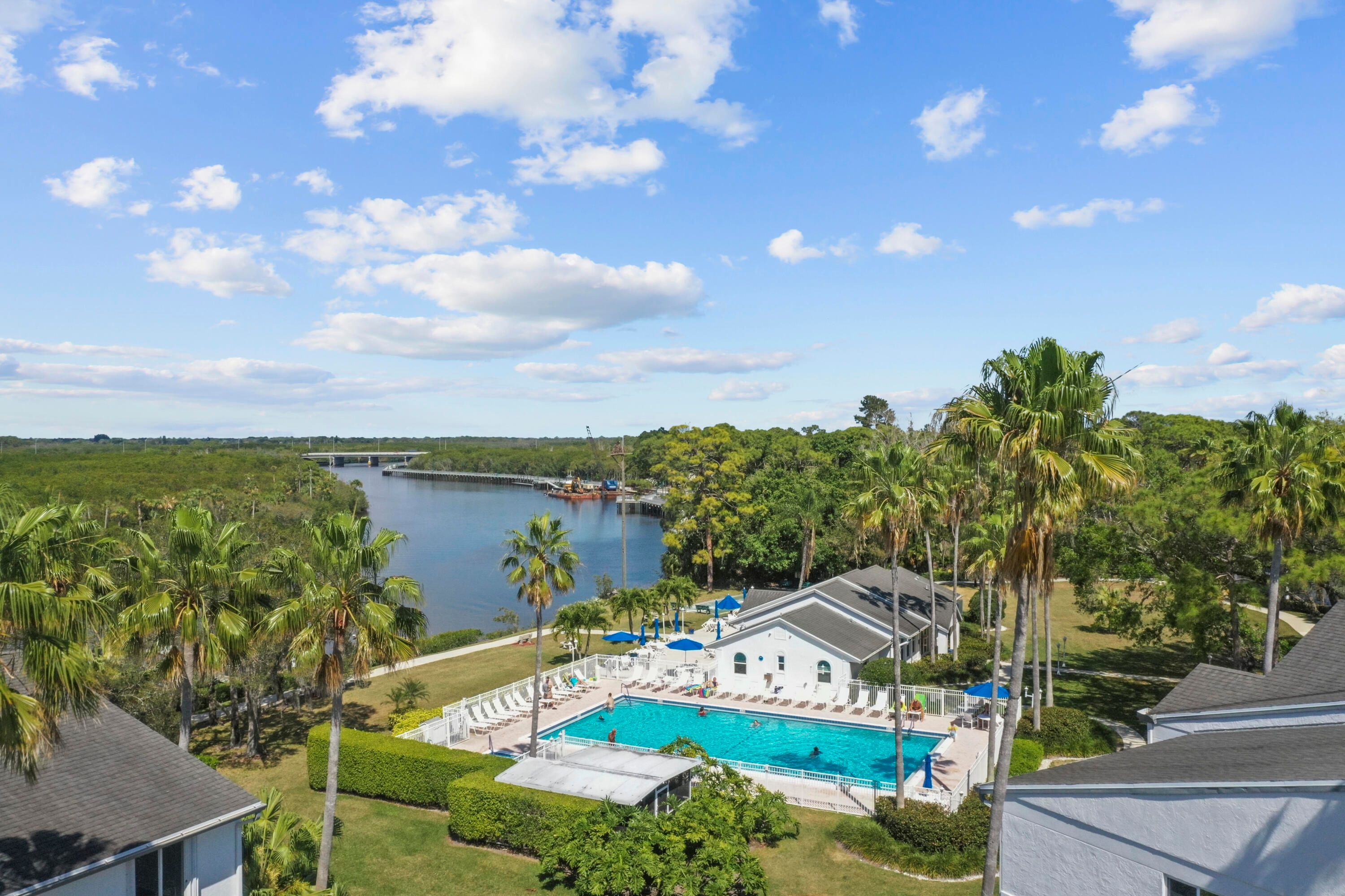 2516 SE Anchorage Cove