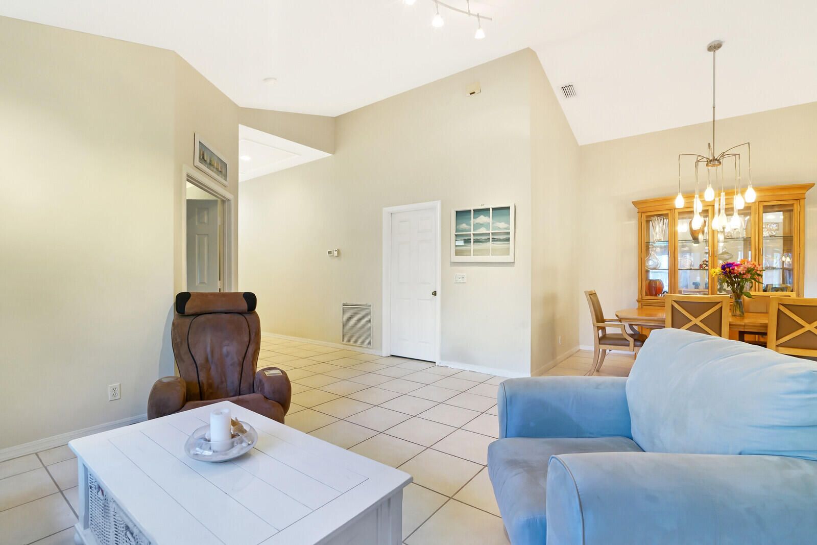 Properties 3717 Pelican Bay Court