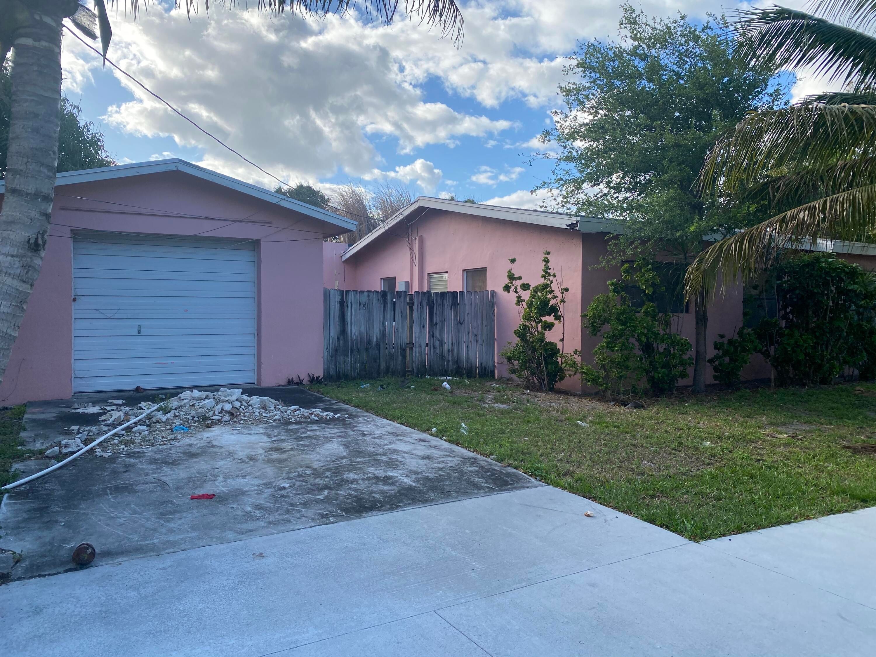 4 SW 8th Court
