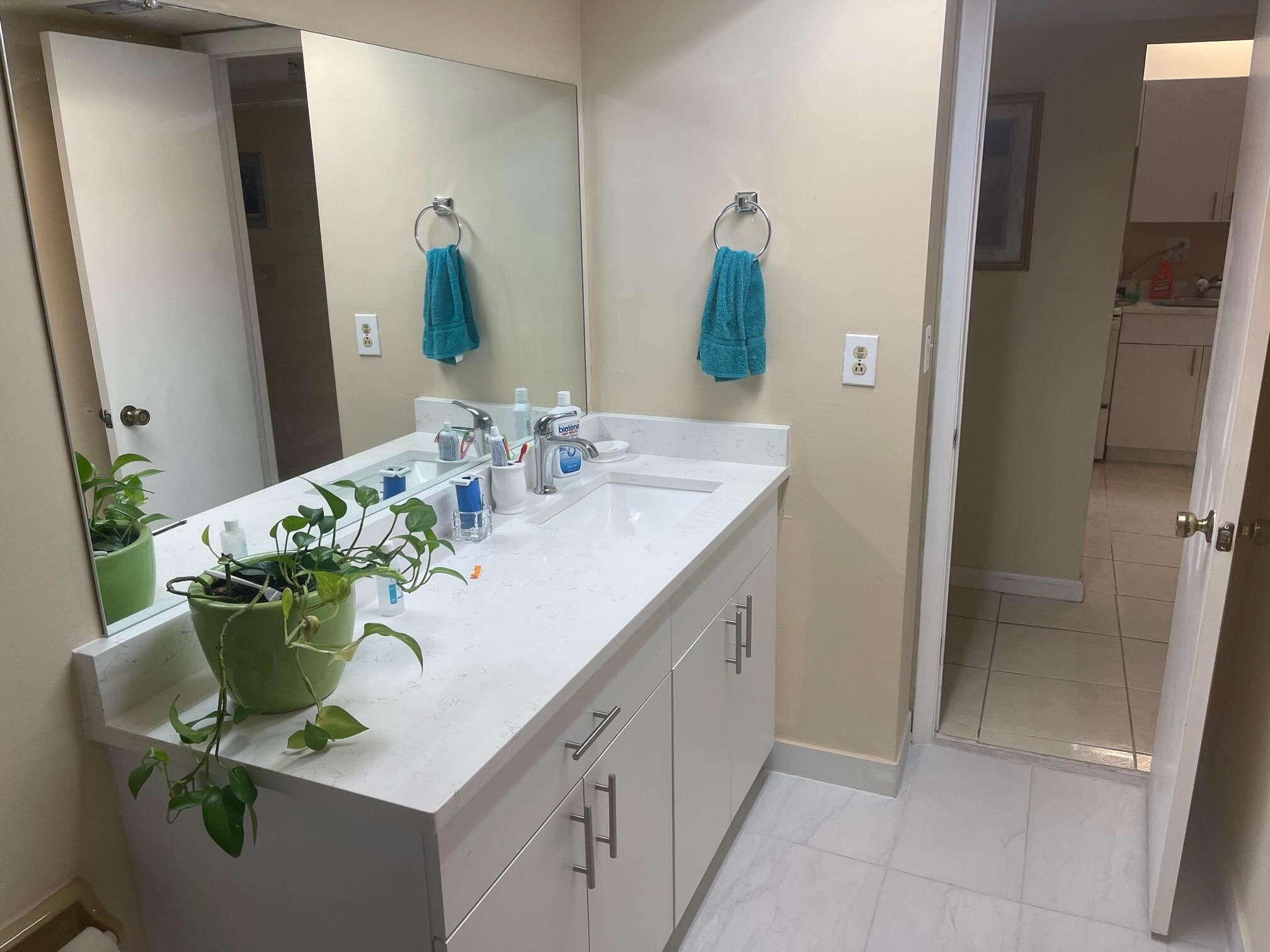 5985 Del Lago Circle 312, Sunrise, FL, 33313/$90,000 1 5985 Del Lago Circle