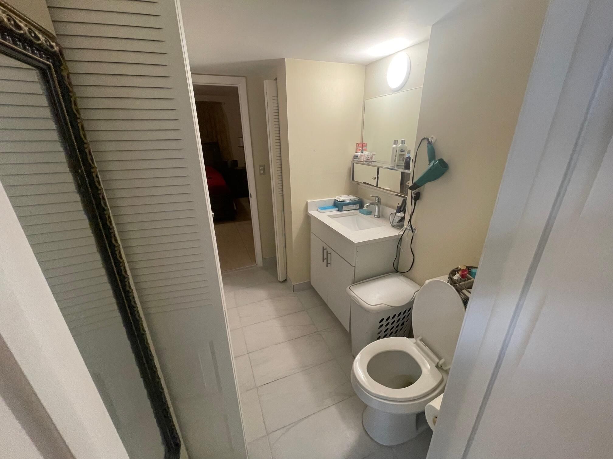 5985 Del Lago Circle 312, Sunrise, FL, 33313/$90,000 4 5985 Del Lago Circle