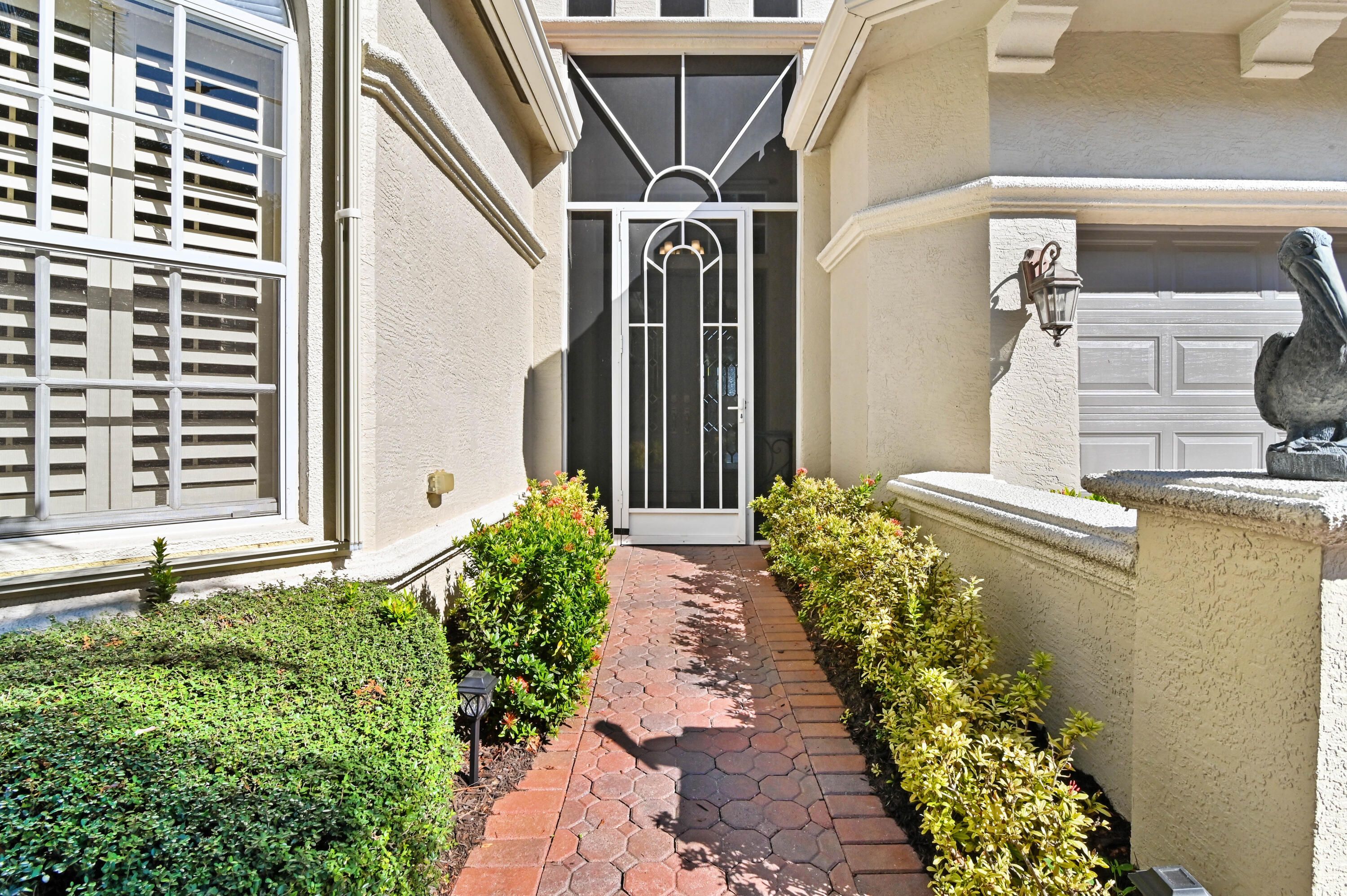 Properties 9857 Via Grande W