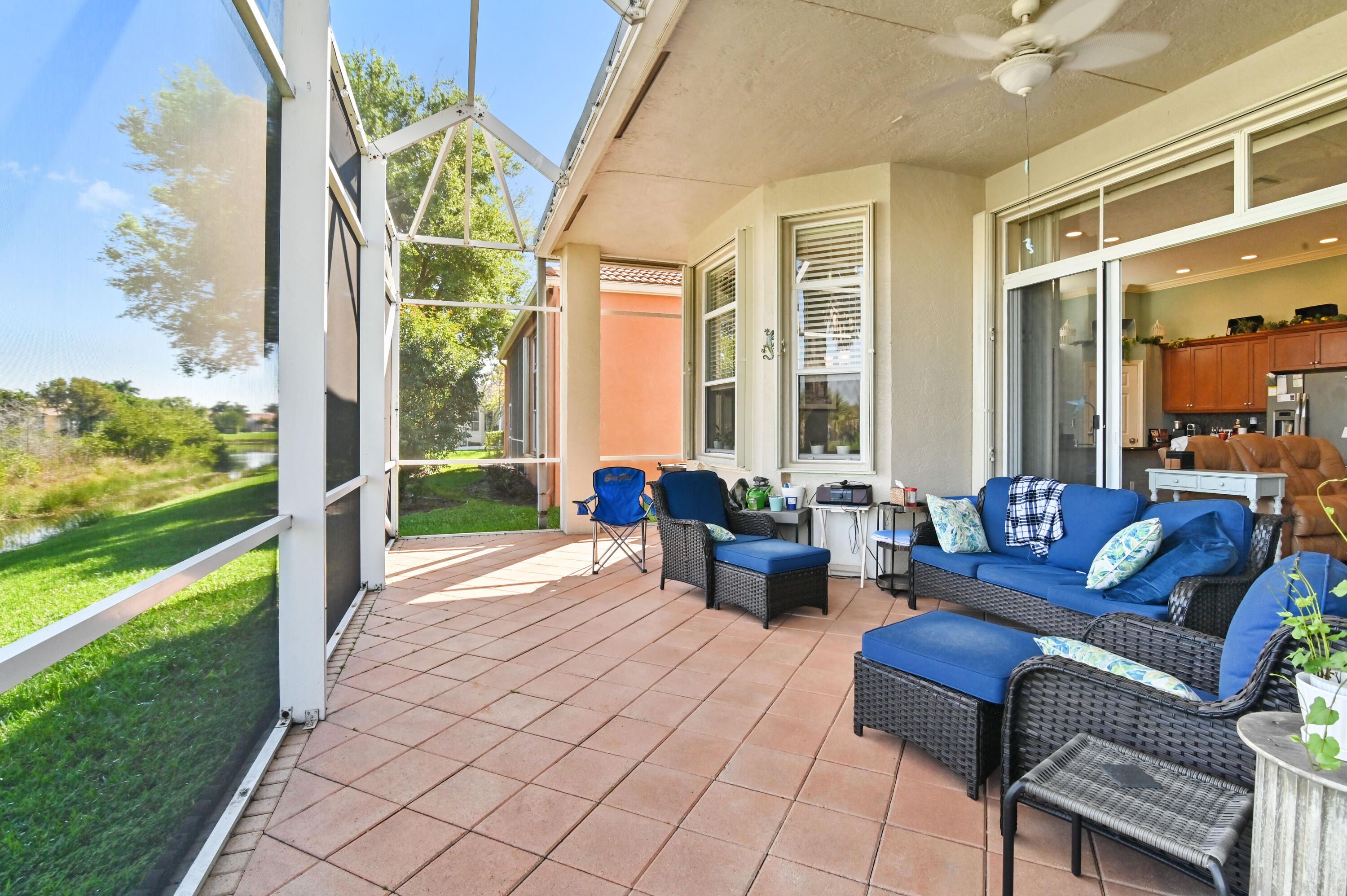 Properties 9857 Via Grande W