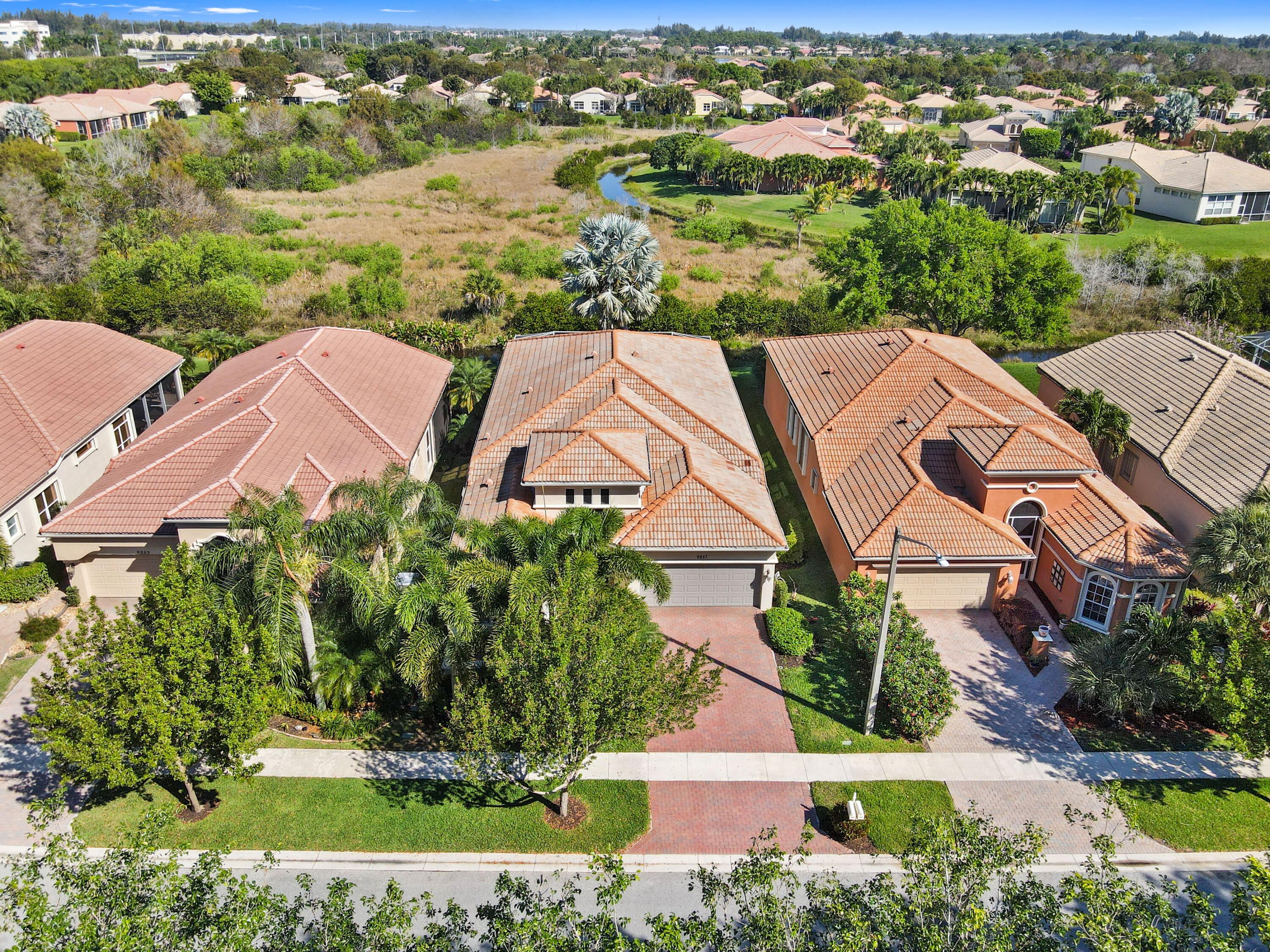 Properties 9857 Via Grande W