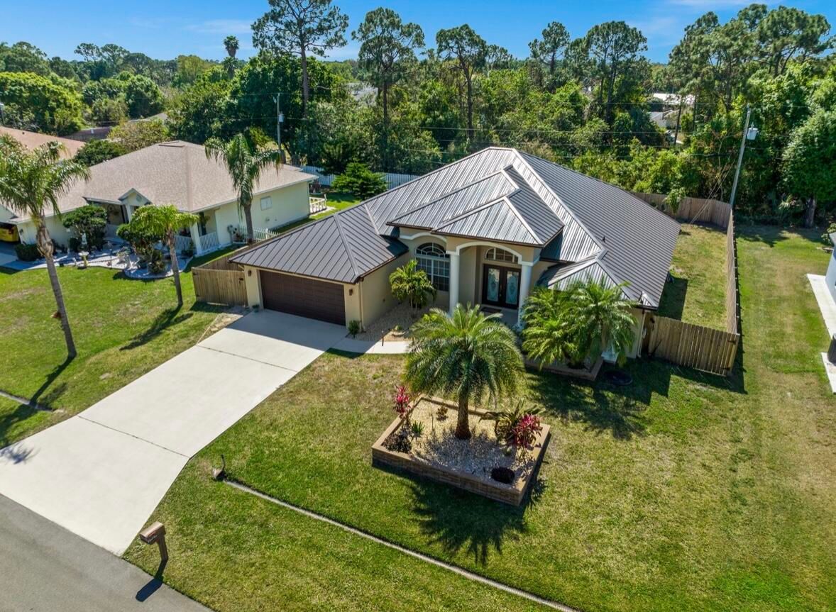1027 SW Adventure Lane