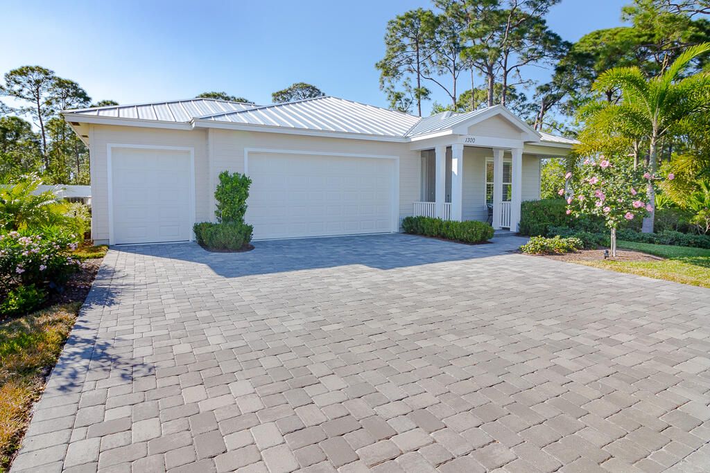 1300 SW Pinewood Court