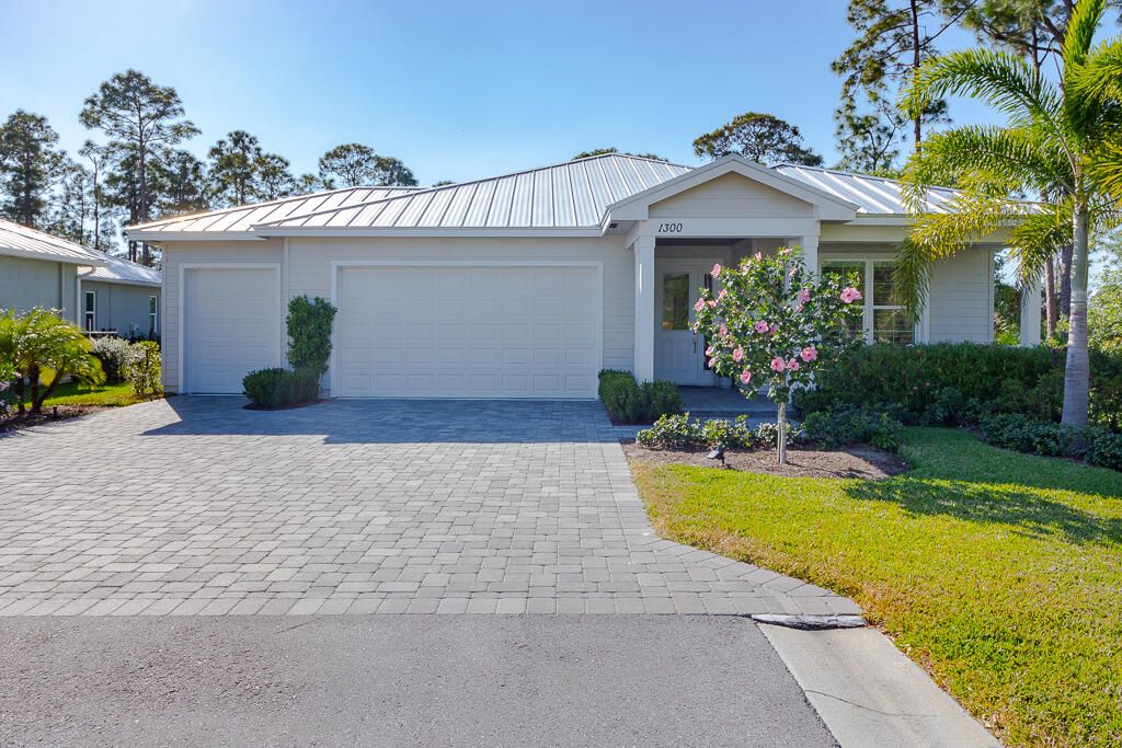 1300 SW Pinewood Court