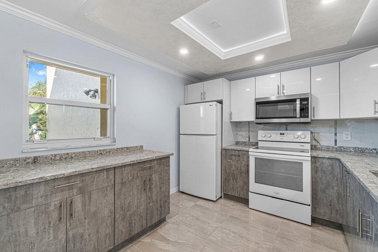 2615 NE 3rd Court