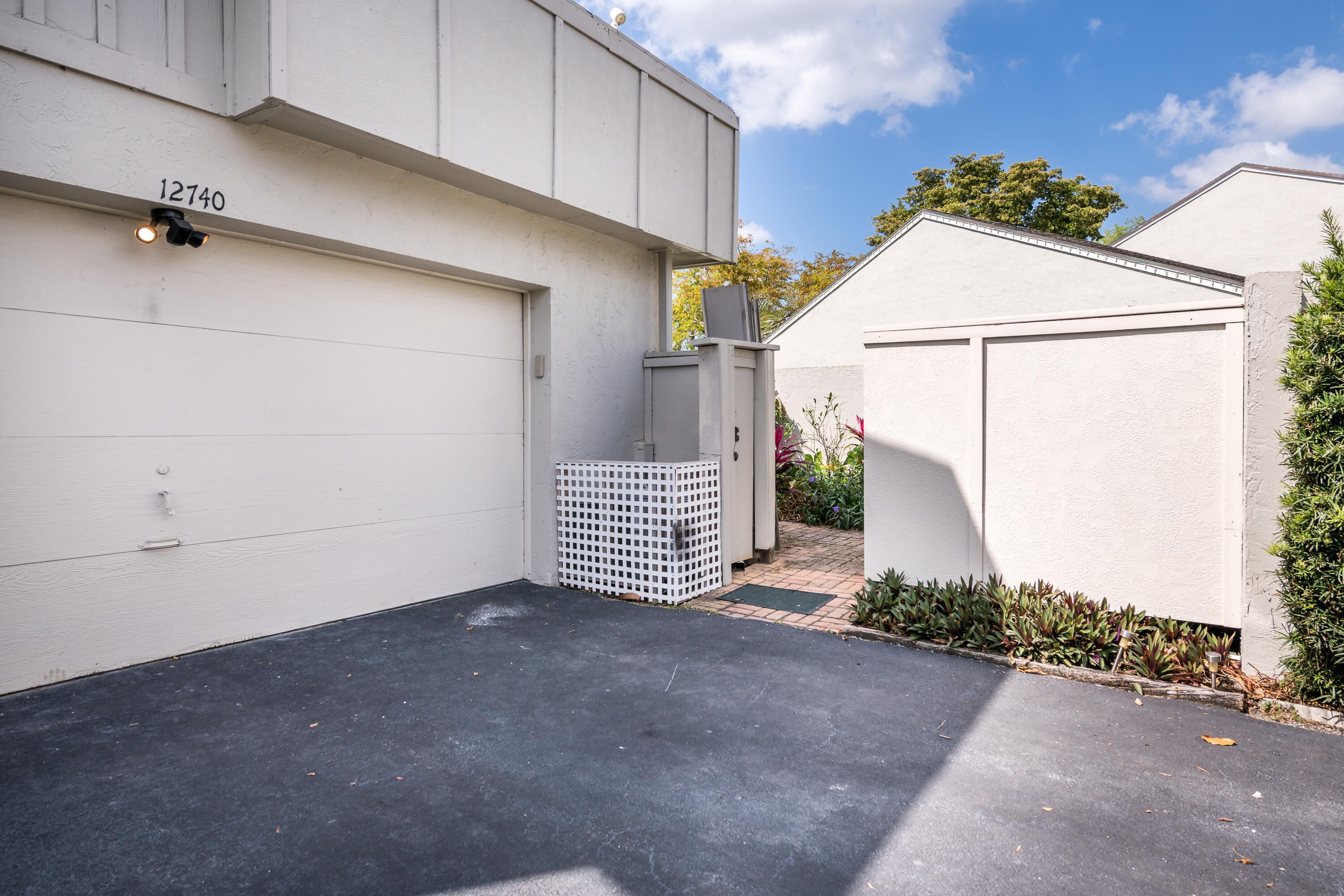 Properties 12740 Spinnaker Lane