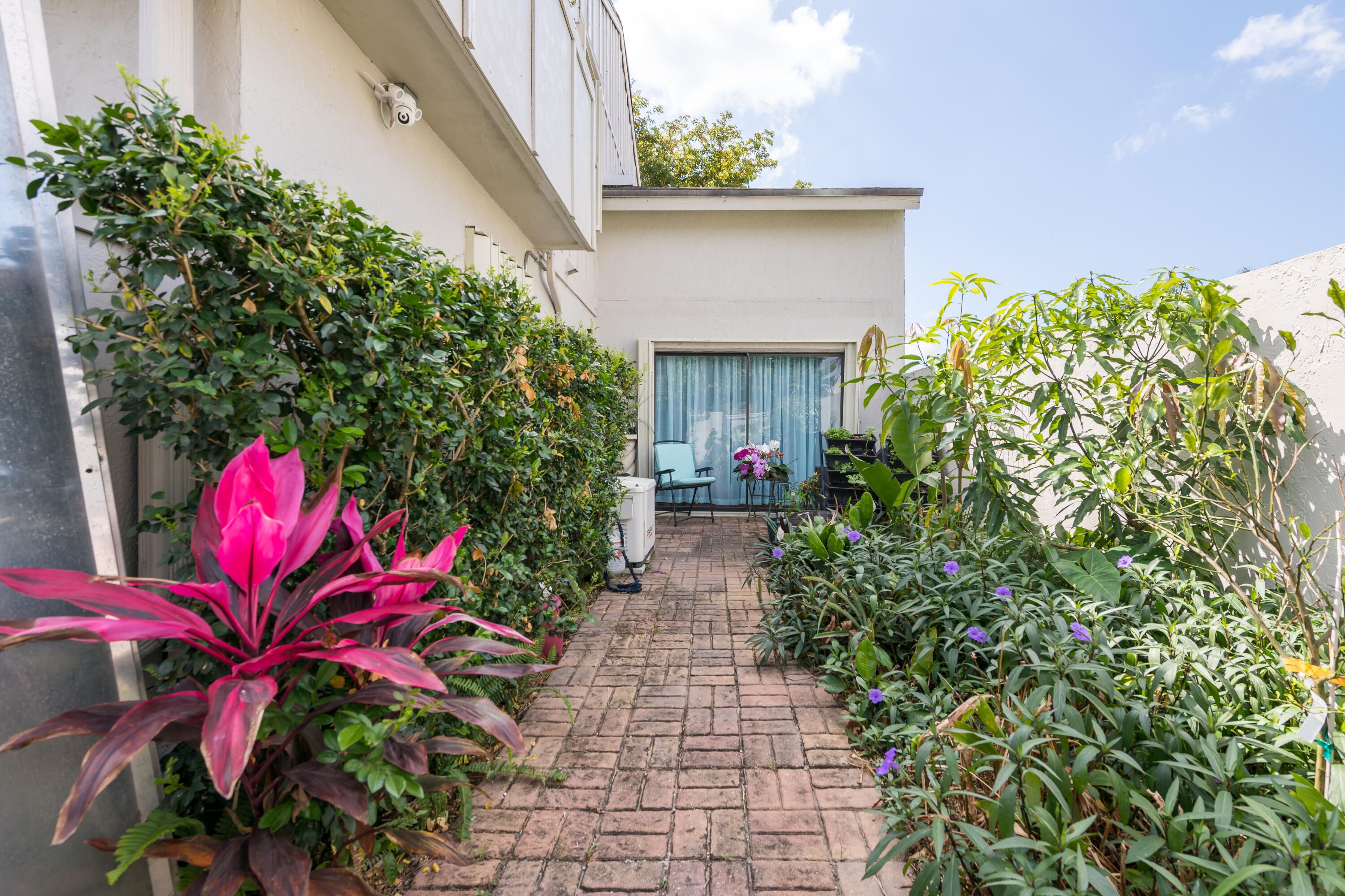 Properties 12740 Spinnaker Lane