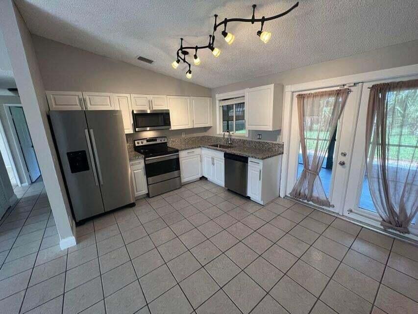 Properties 1068 Grandview Circle