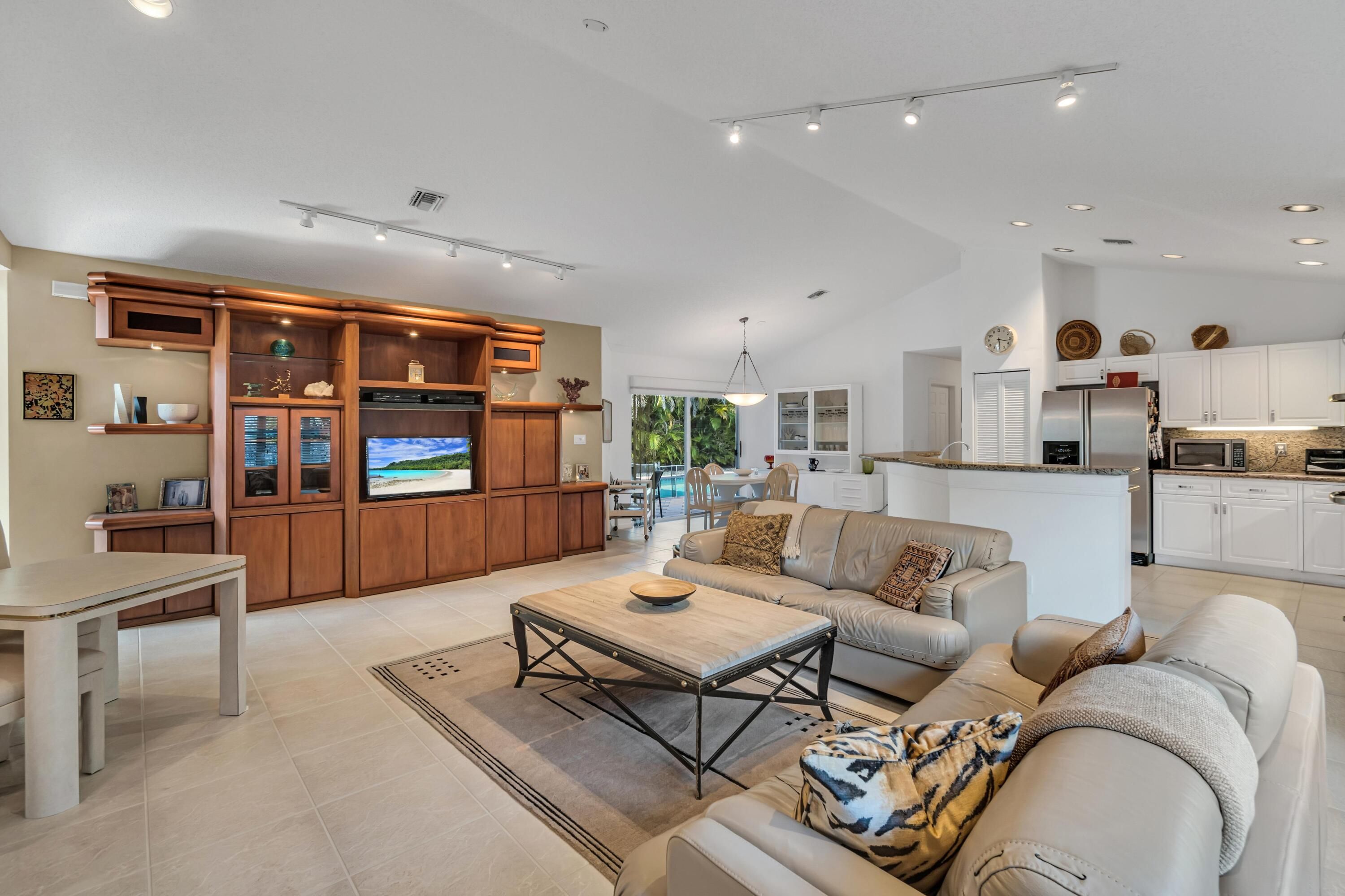 7746 La Corniche Circle