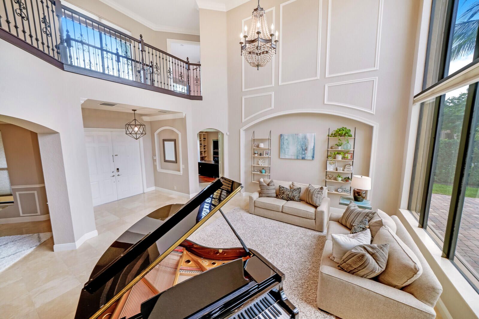Properties 10543 Versailles Boulevard