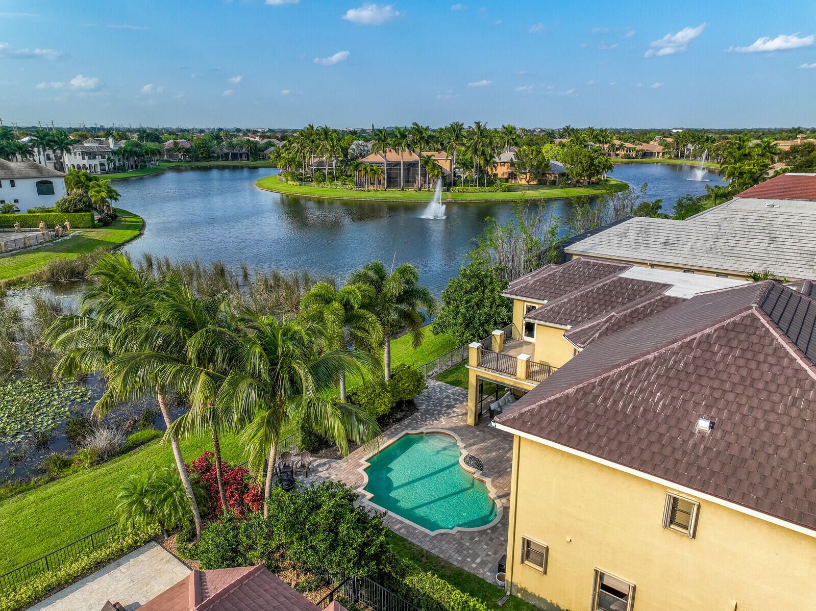 Properties 10543 Versailles Boulevard