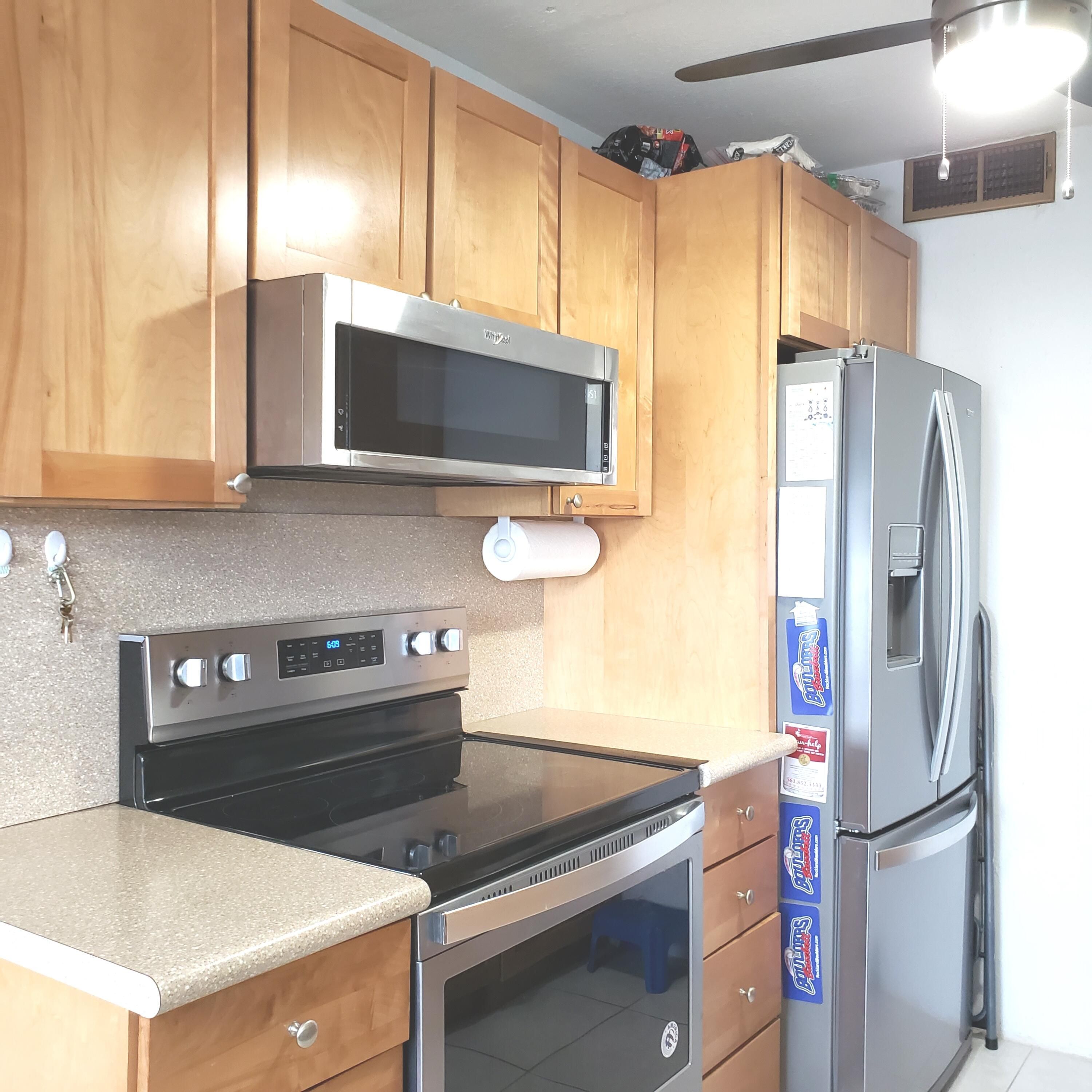 1085 Exeter E