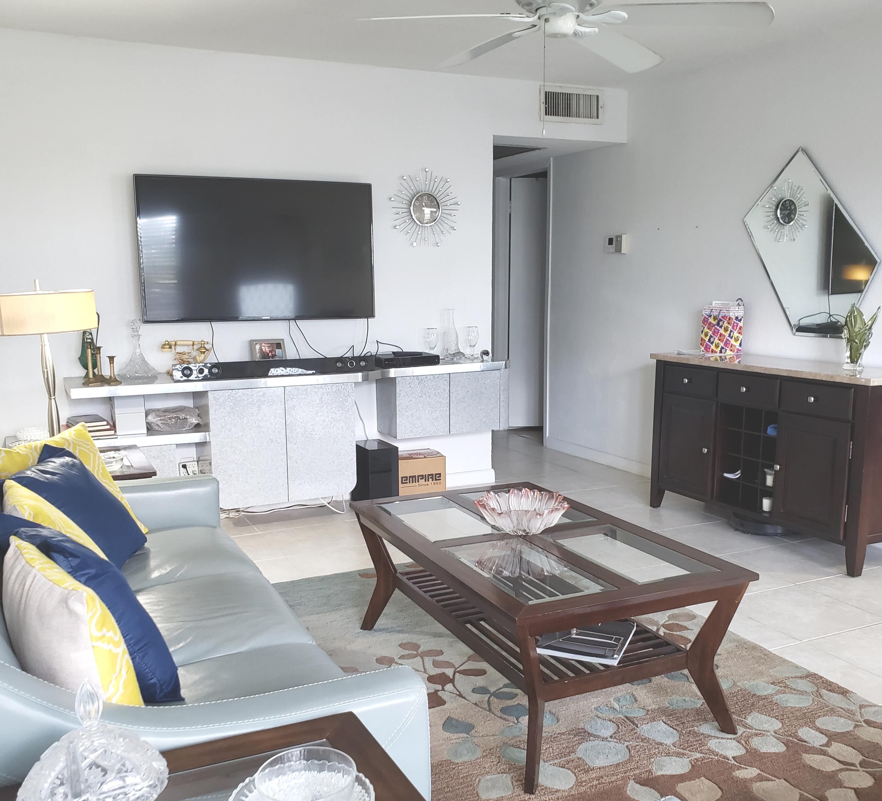 1085 Exeter E