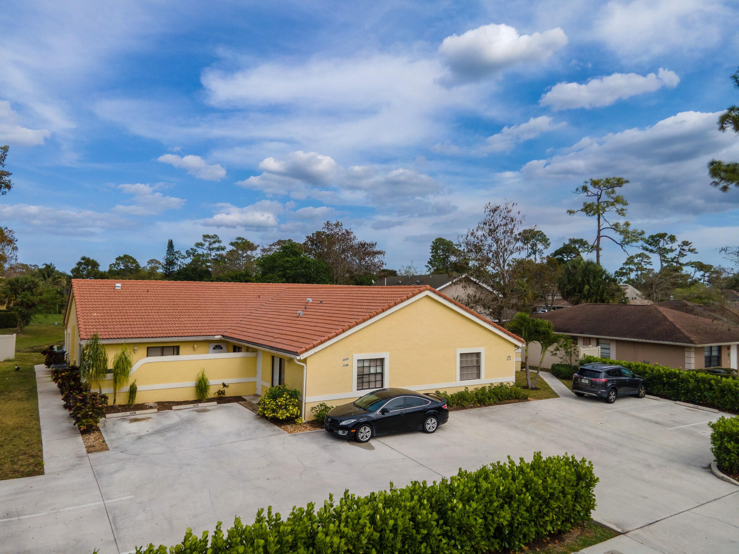 Properties 1120 Hyacinth Place