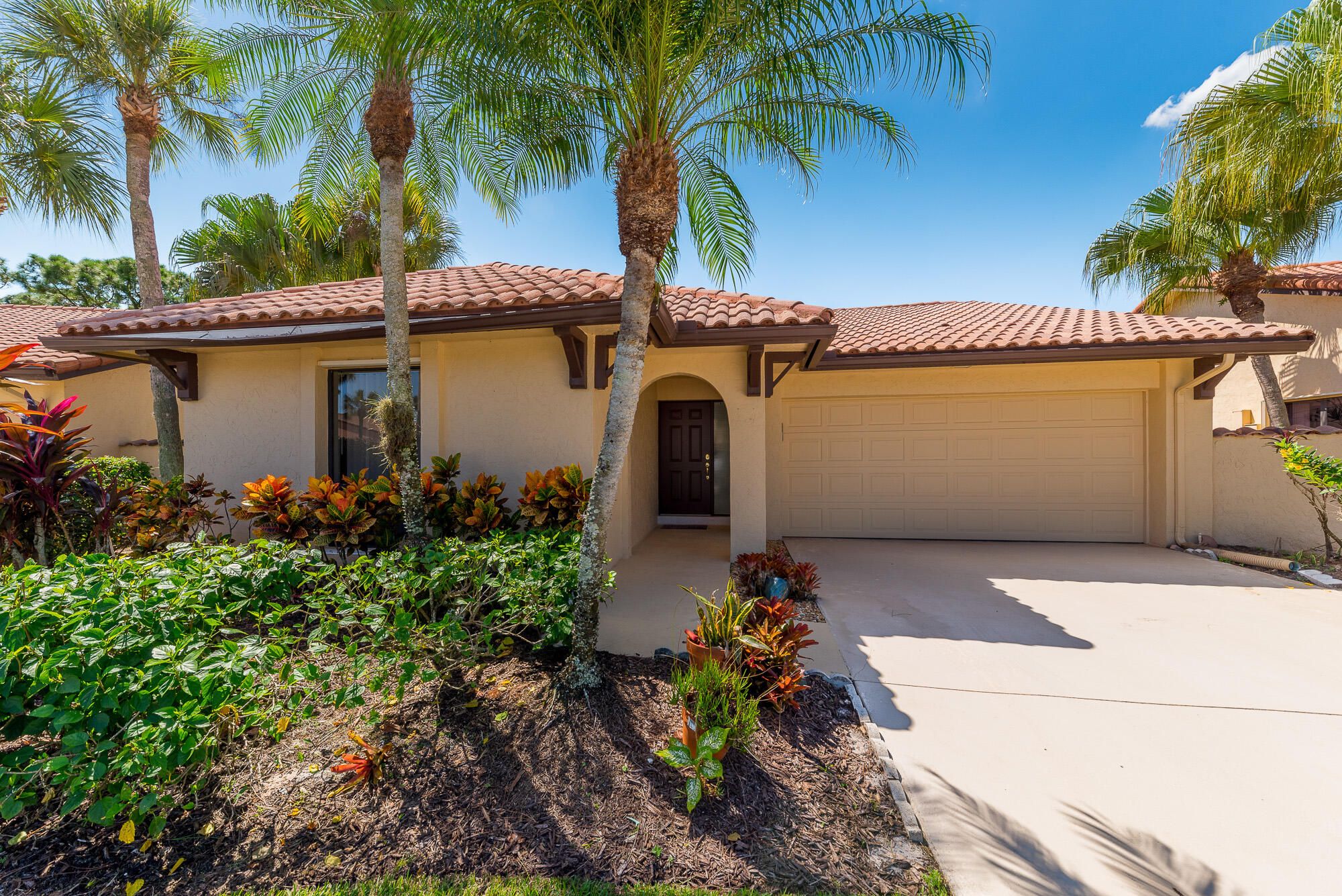 2534 SW Bobalink Circle
