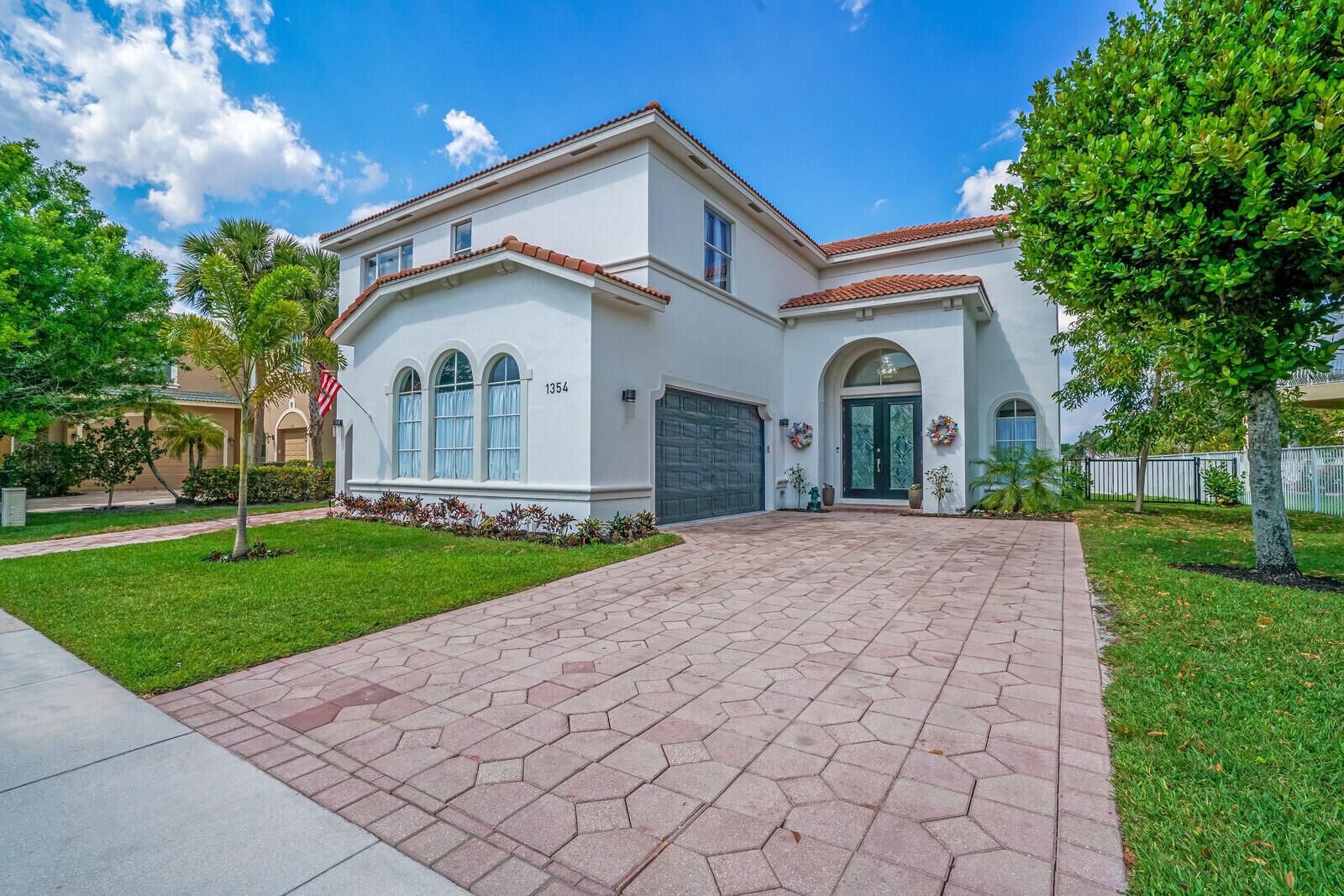 Properties 1354 Beacon Circle
