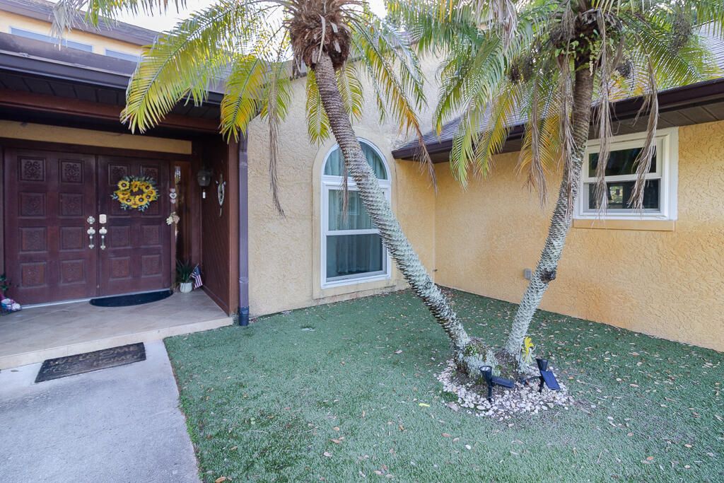 2944 NE Loquat Lane