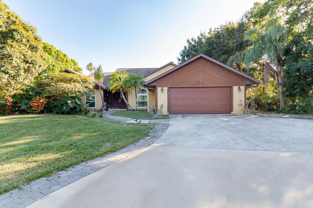 2944 NE Loquat Lane