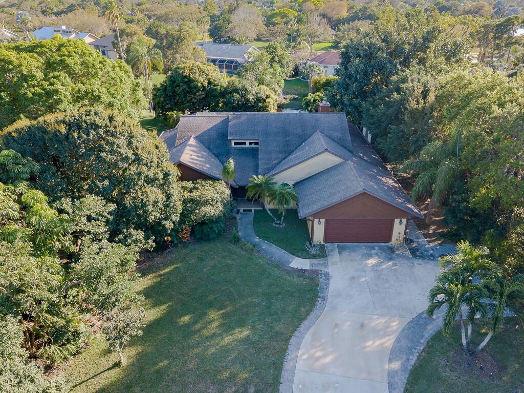 2944 NE Loquat Lane