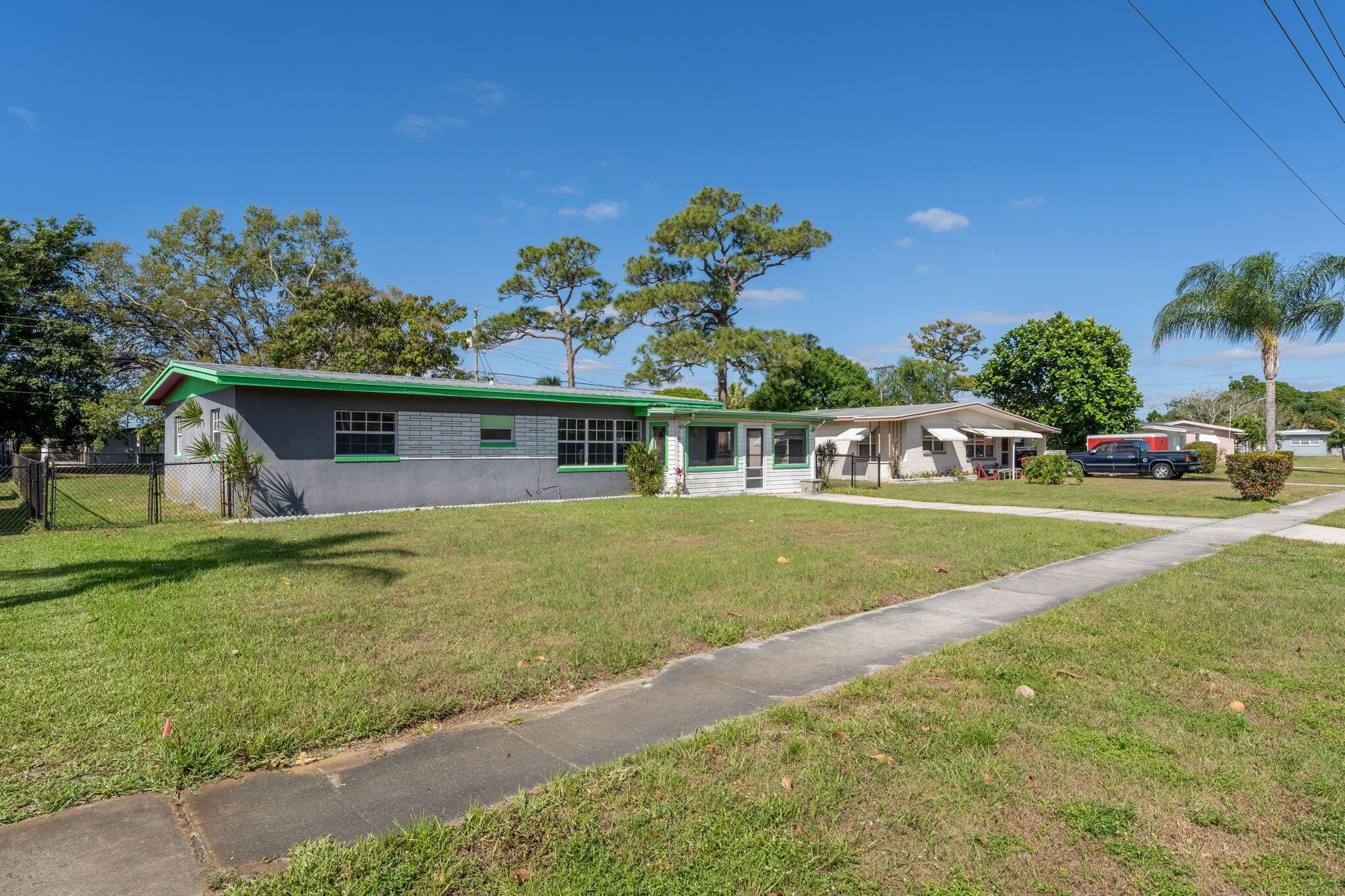 120 NE Entrada Avenue