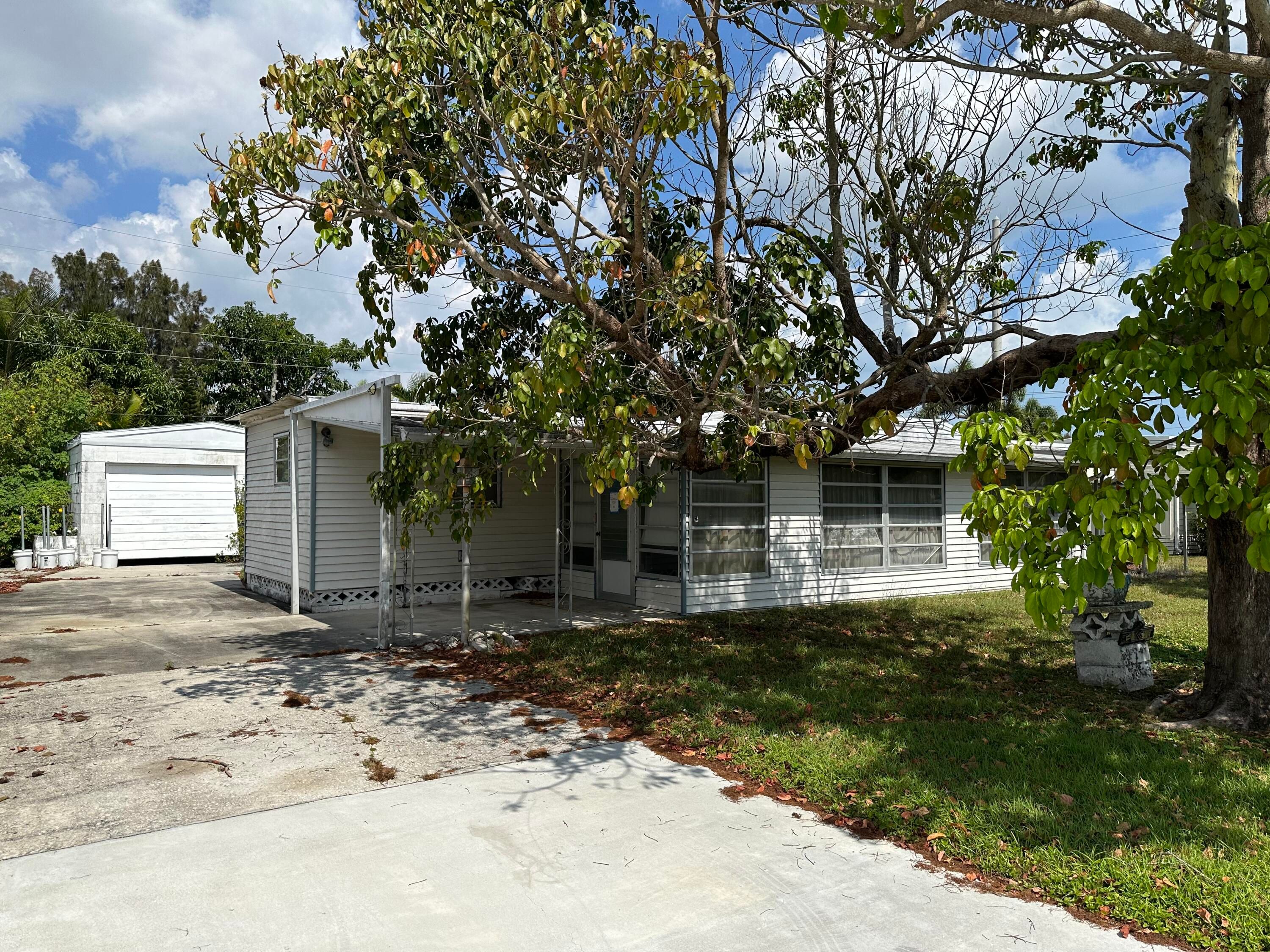 2775 SE La Palma Terrace