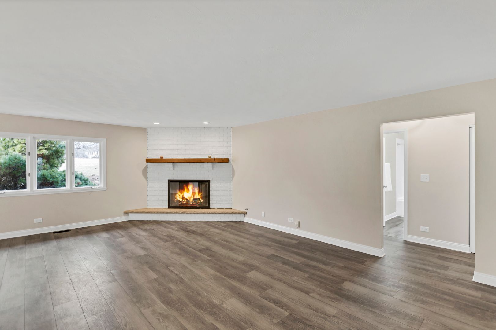 1198 Waltham Lane