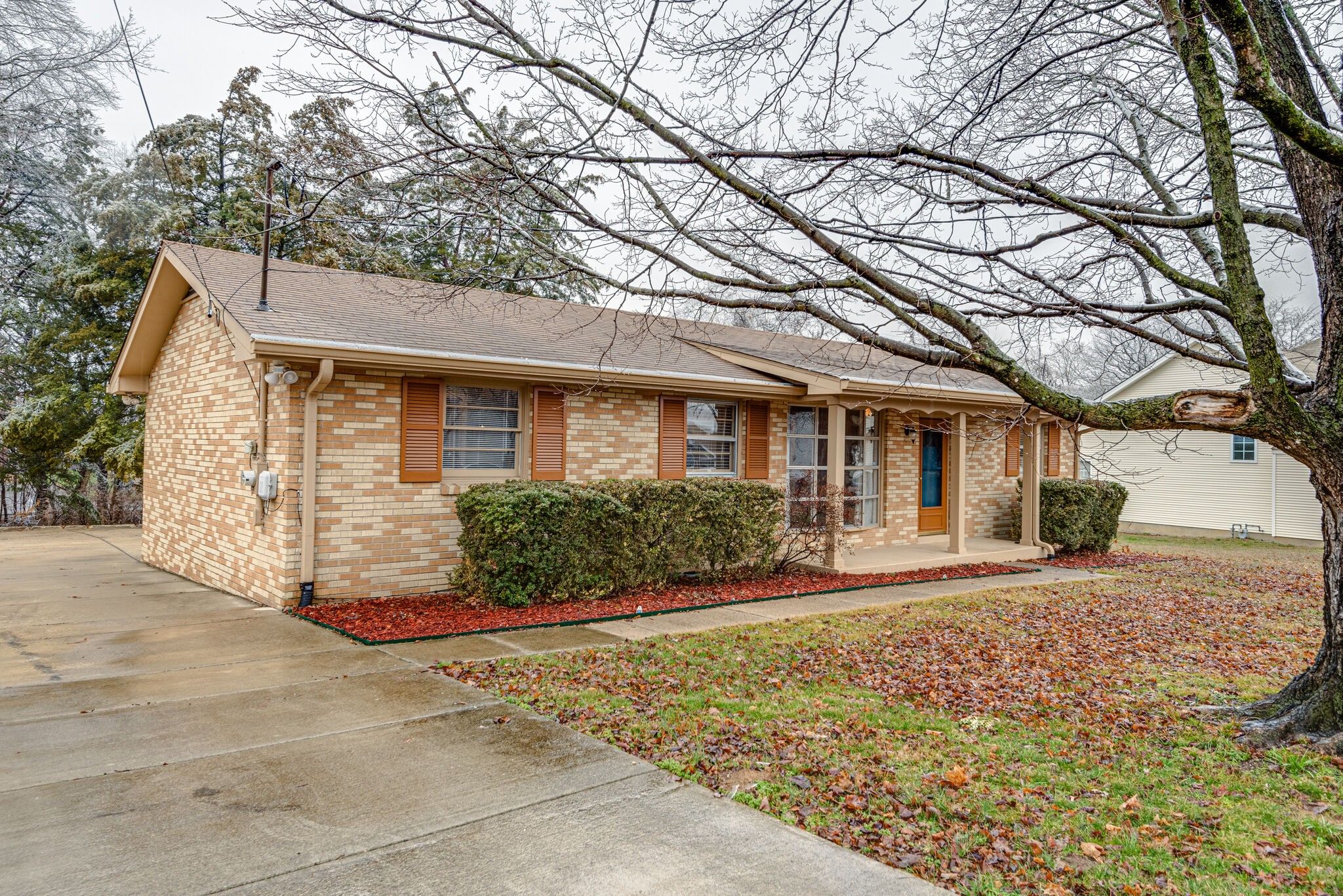 2439 Broadview Dr