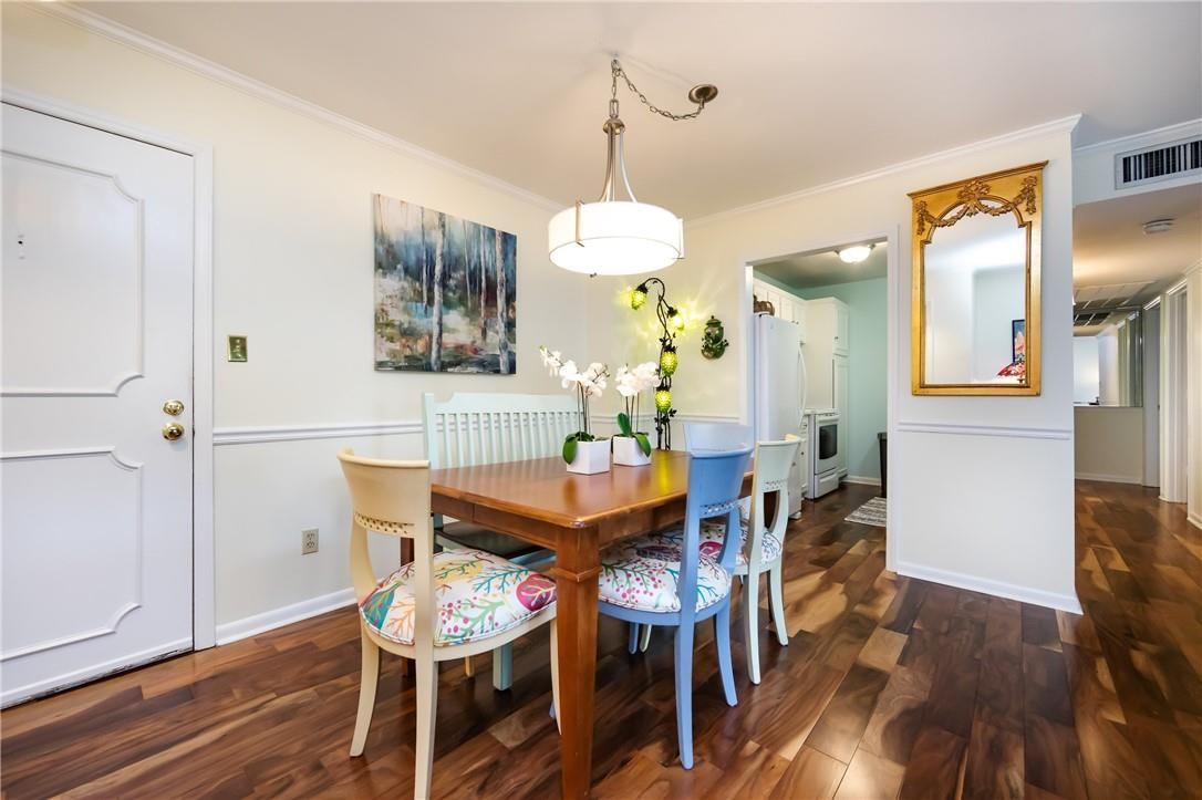 1323 Queens Road