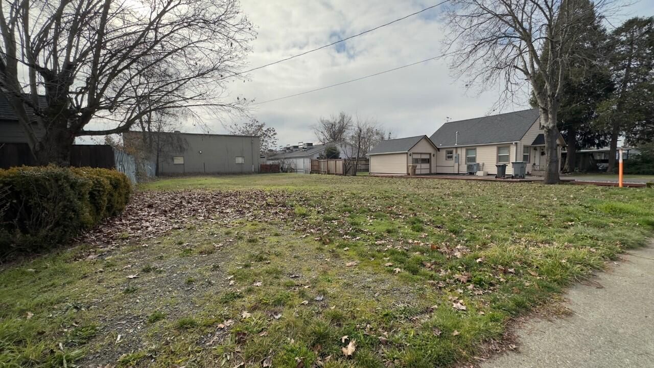 625 NE D Street