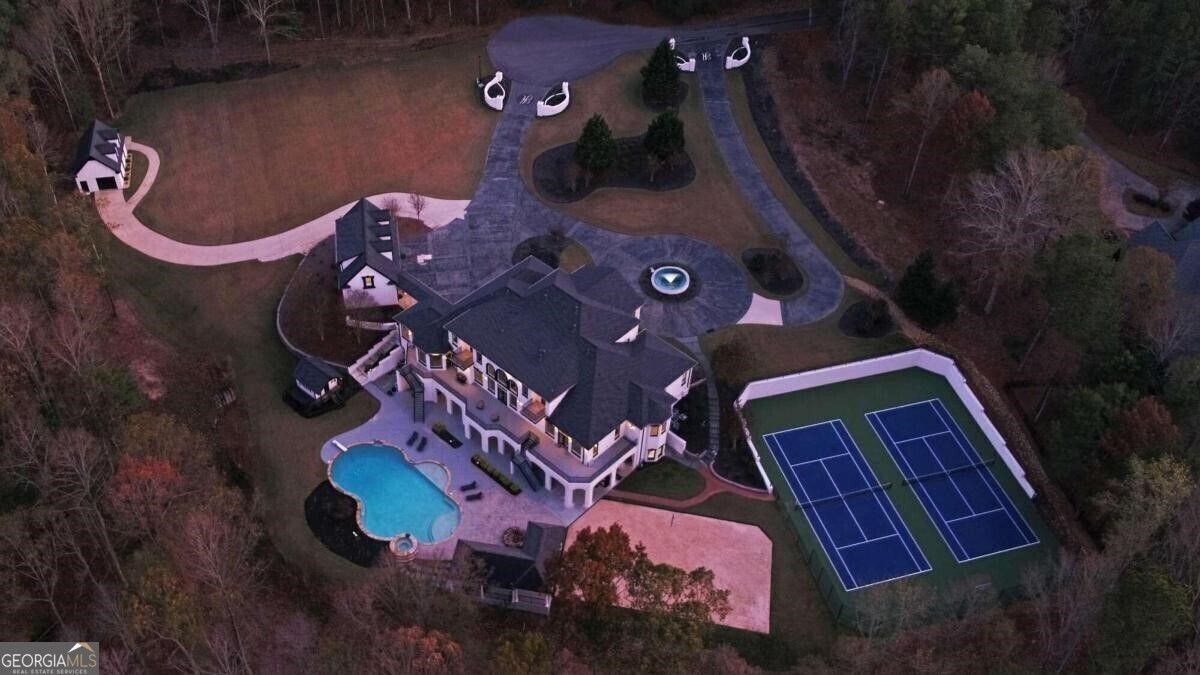 5042 Legends Drive