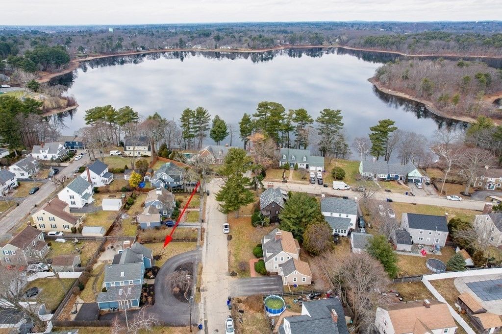 2 Lakeview Dr