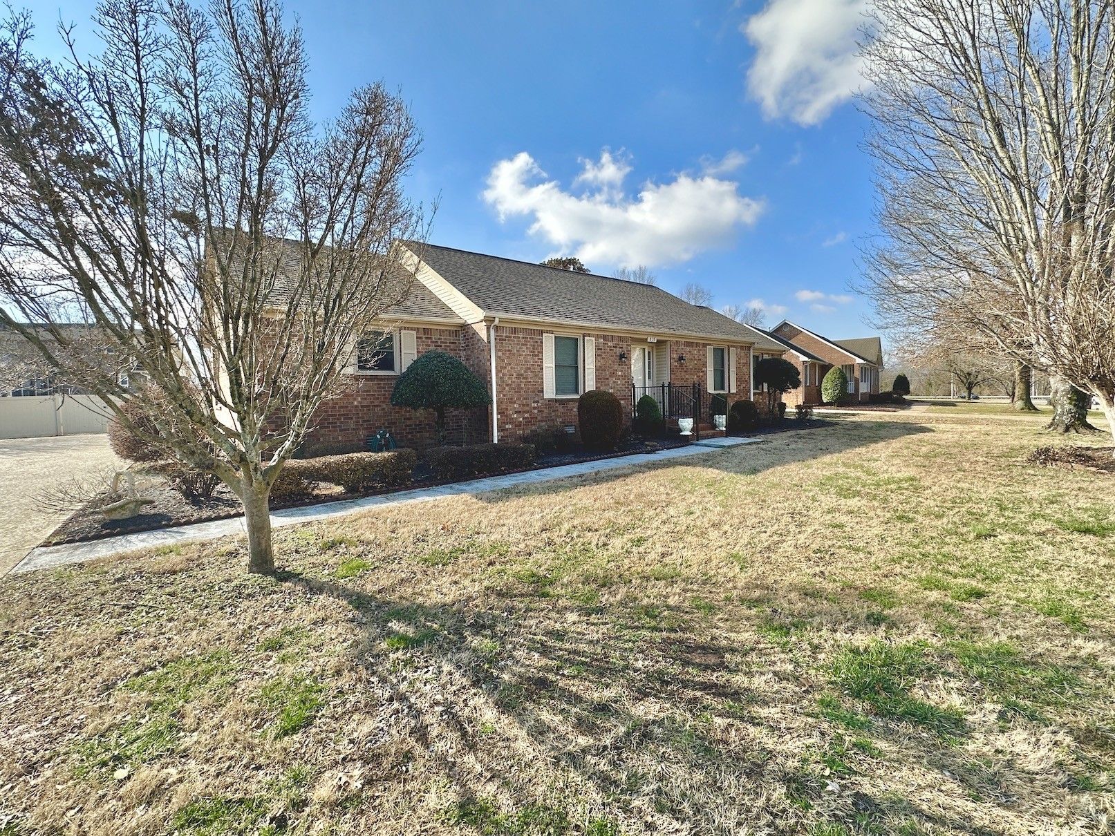 819 W Thompson Ln